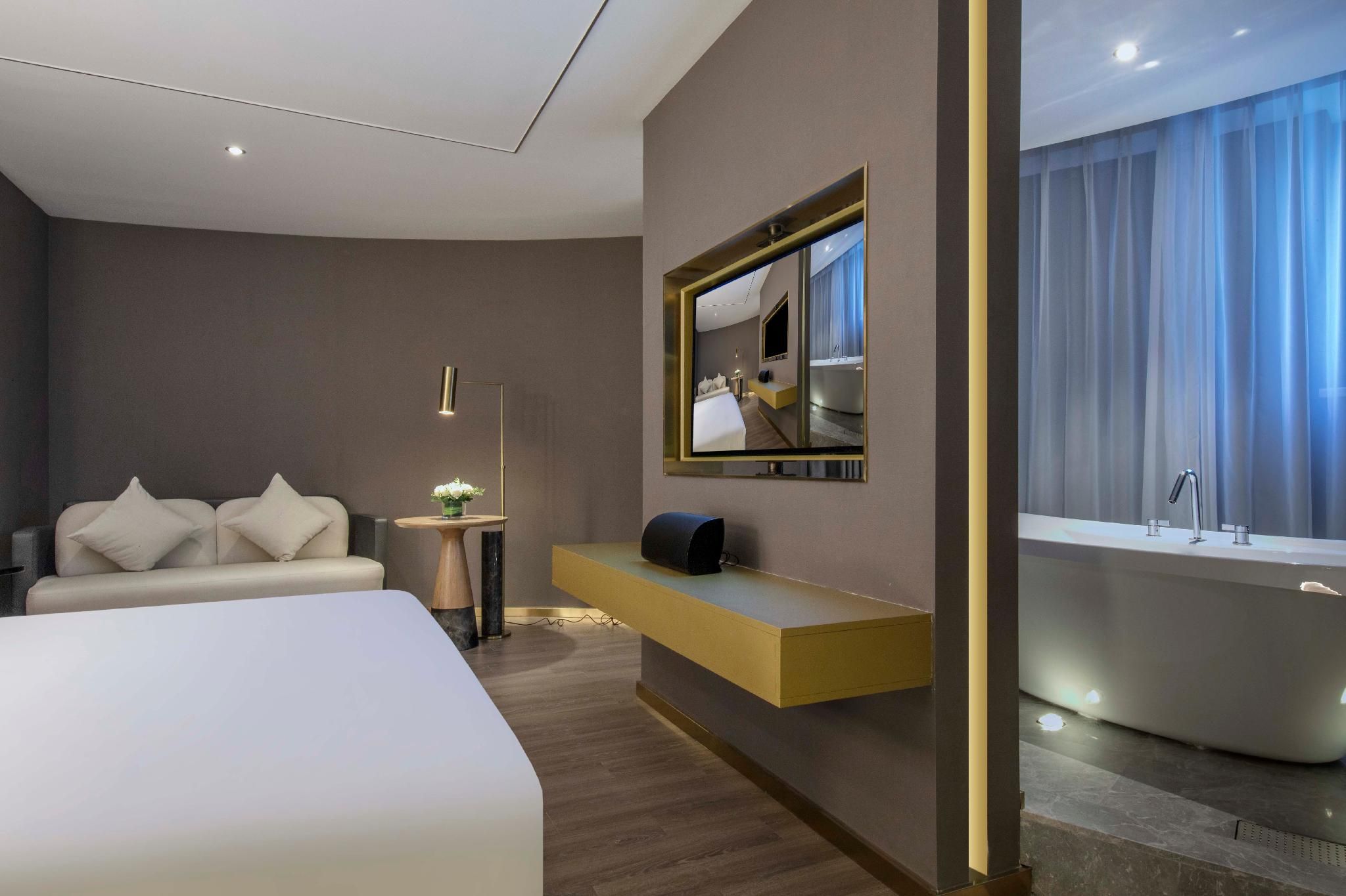 Executive Tower Suite