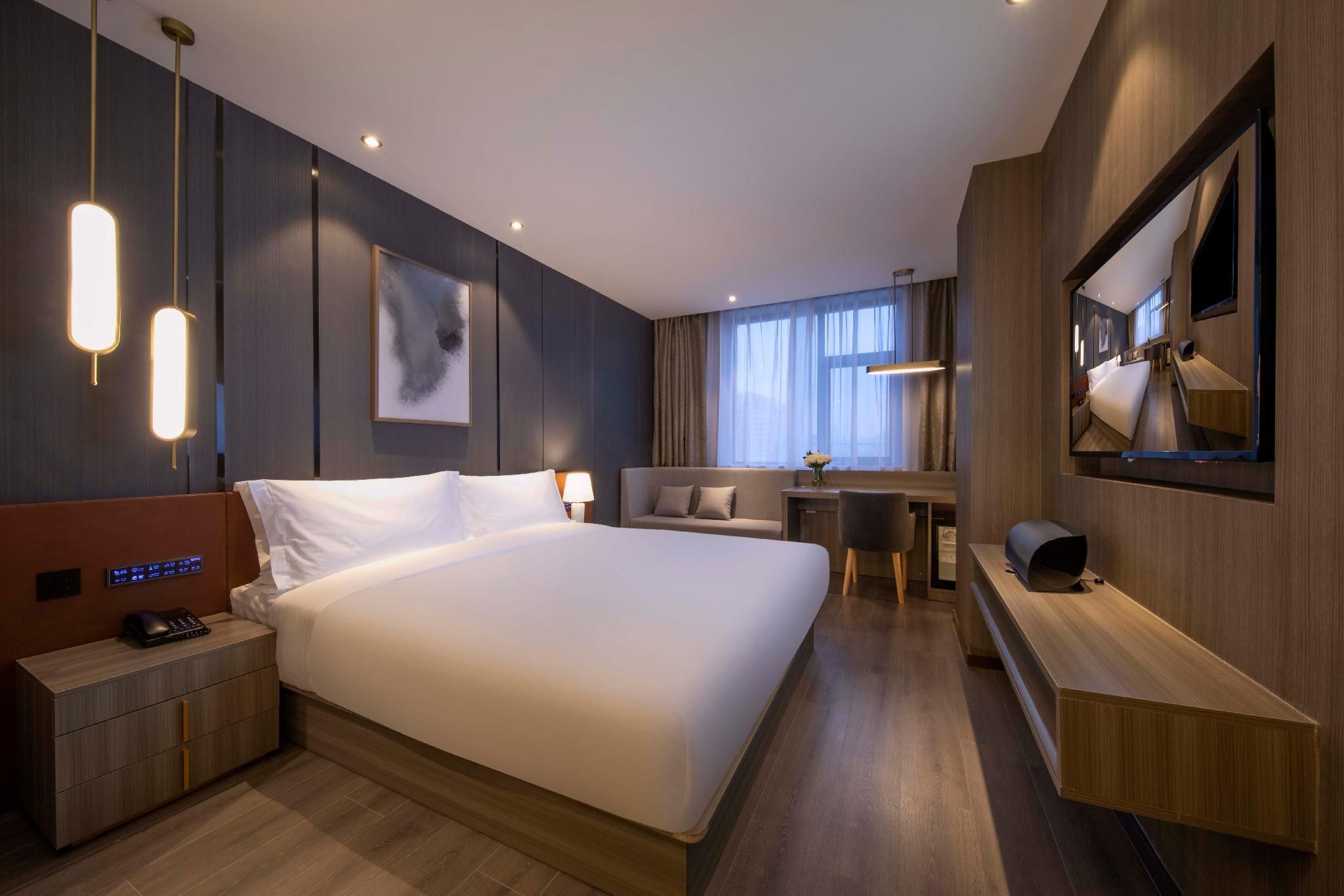 Queen Superior Room