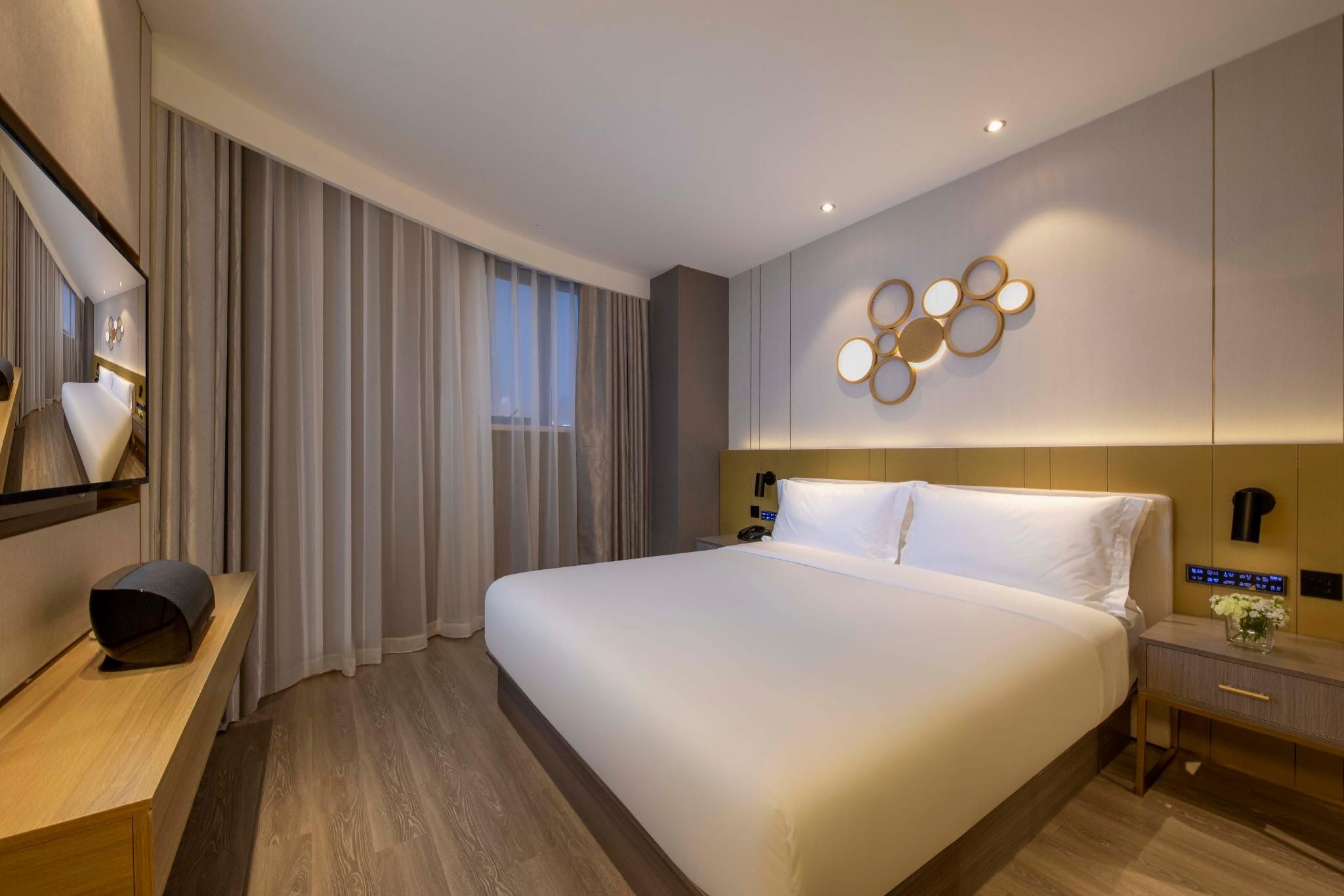 Business Queen Bed Room