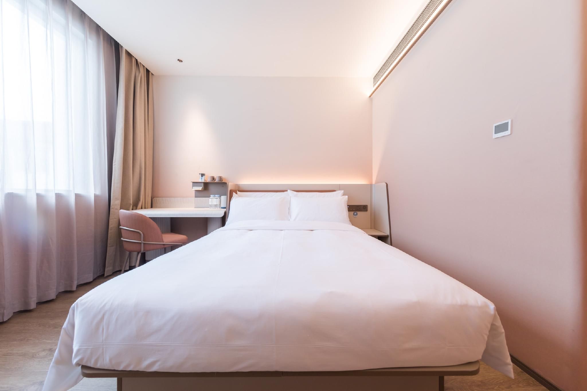 Huazhu - Room With Bed