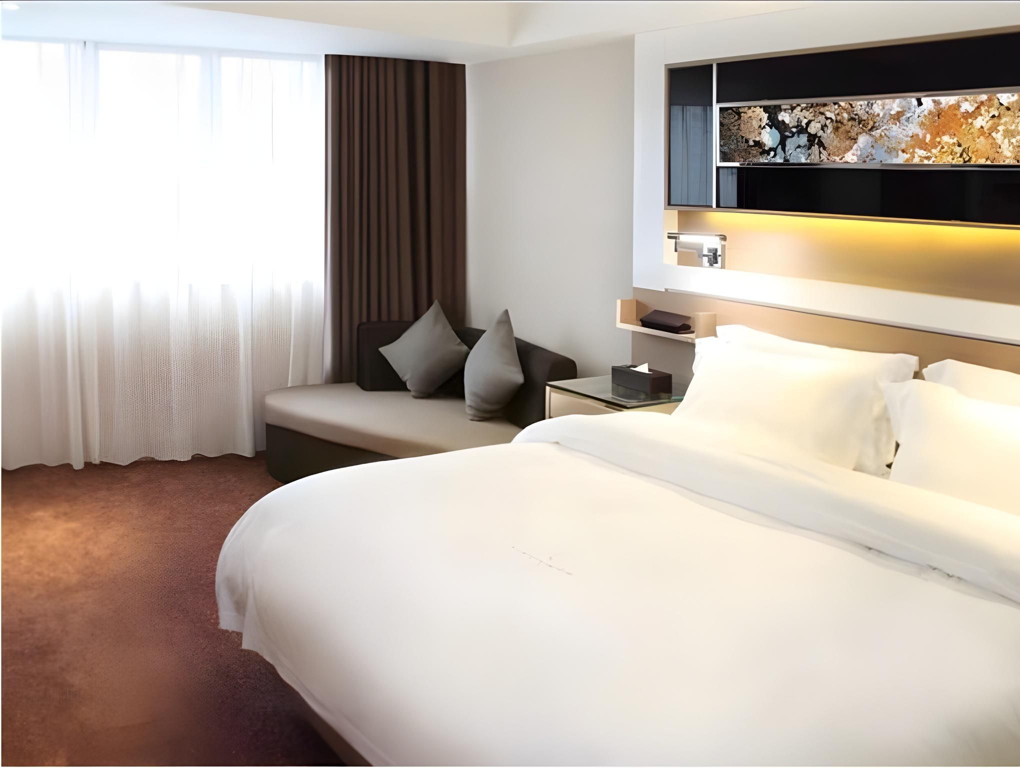 Business Queen Room