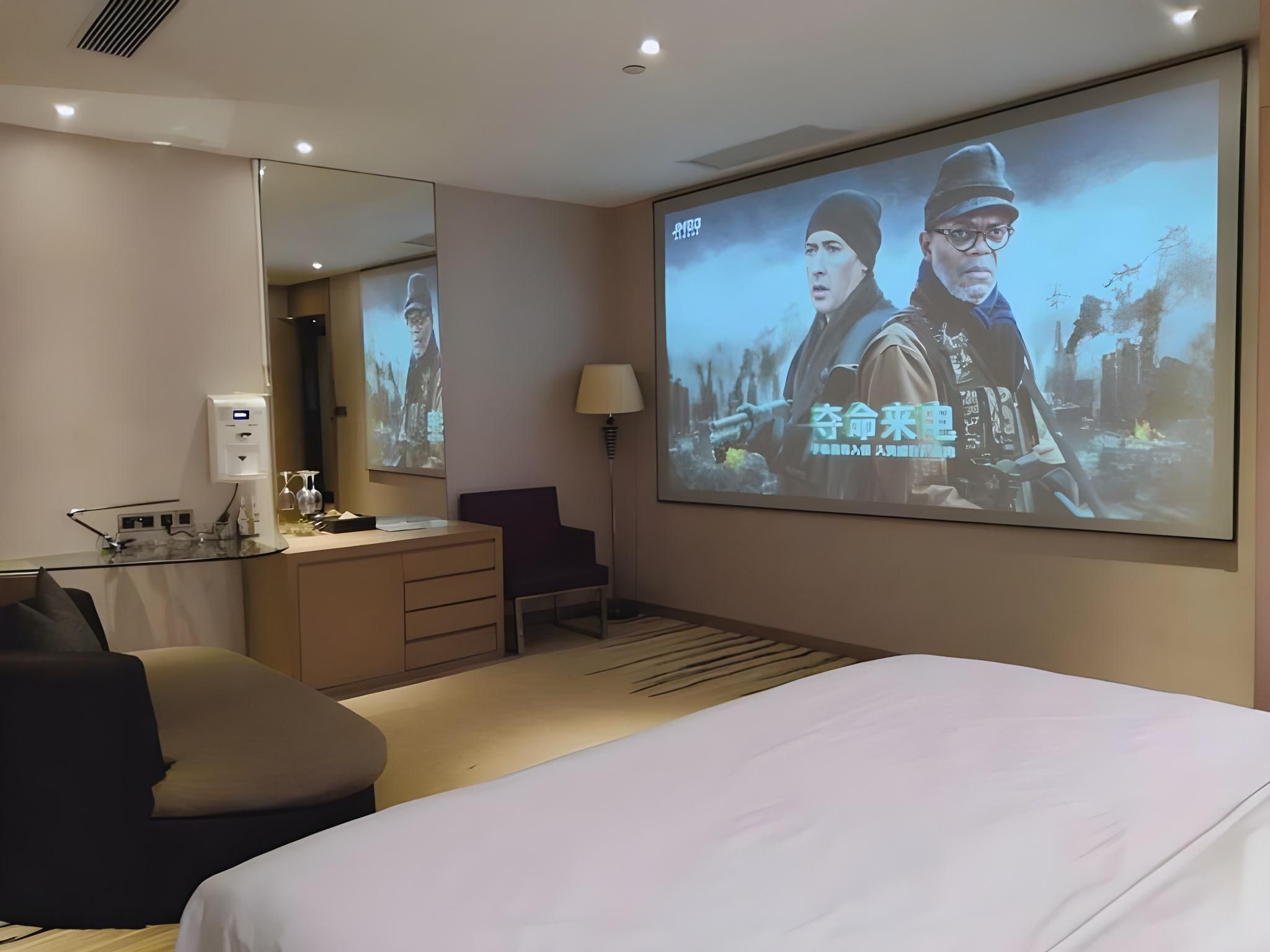 WH - Superior Visual Room
