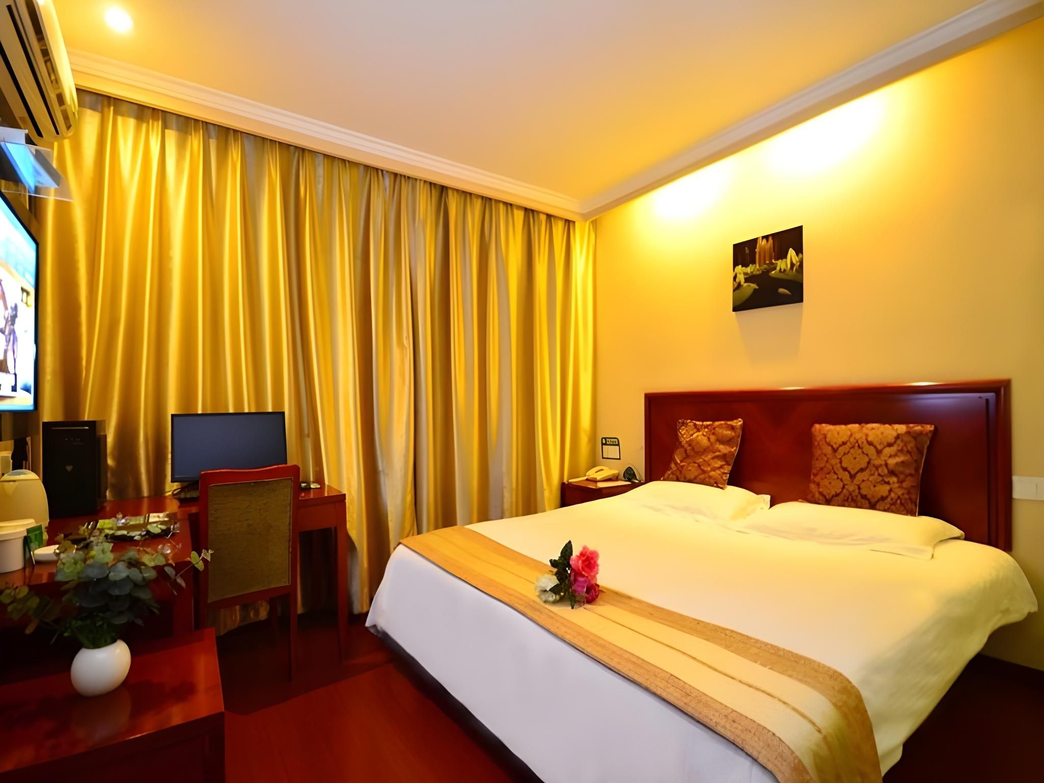 Business Queen Room