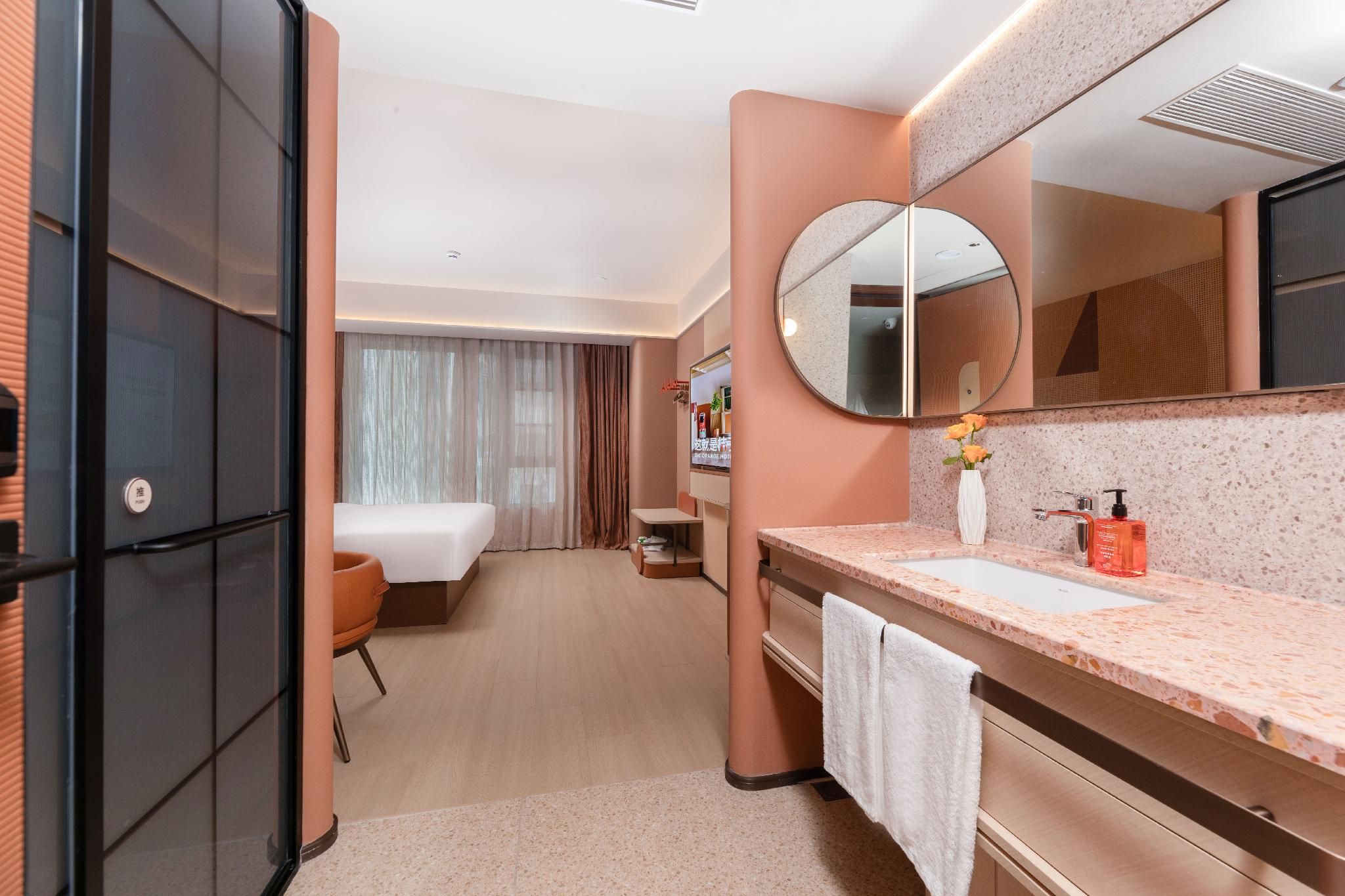 Huazhu - 1 Bed Room With View