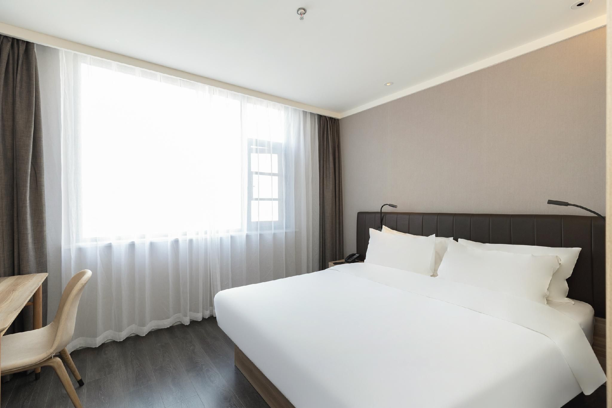 Huazhu - Room With Bed