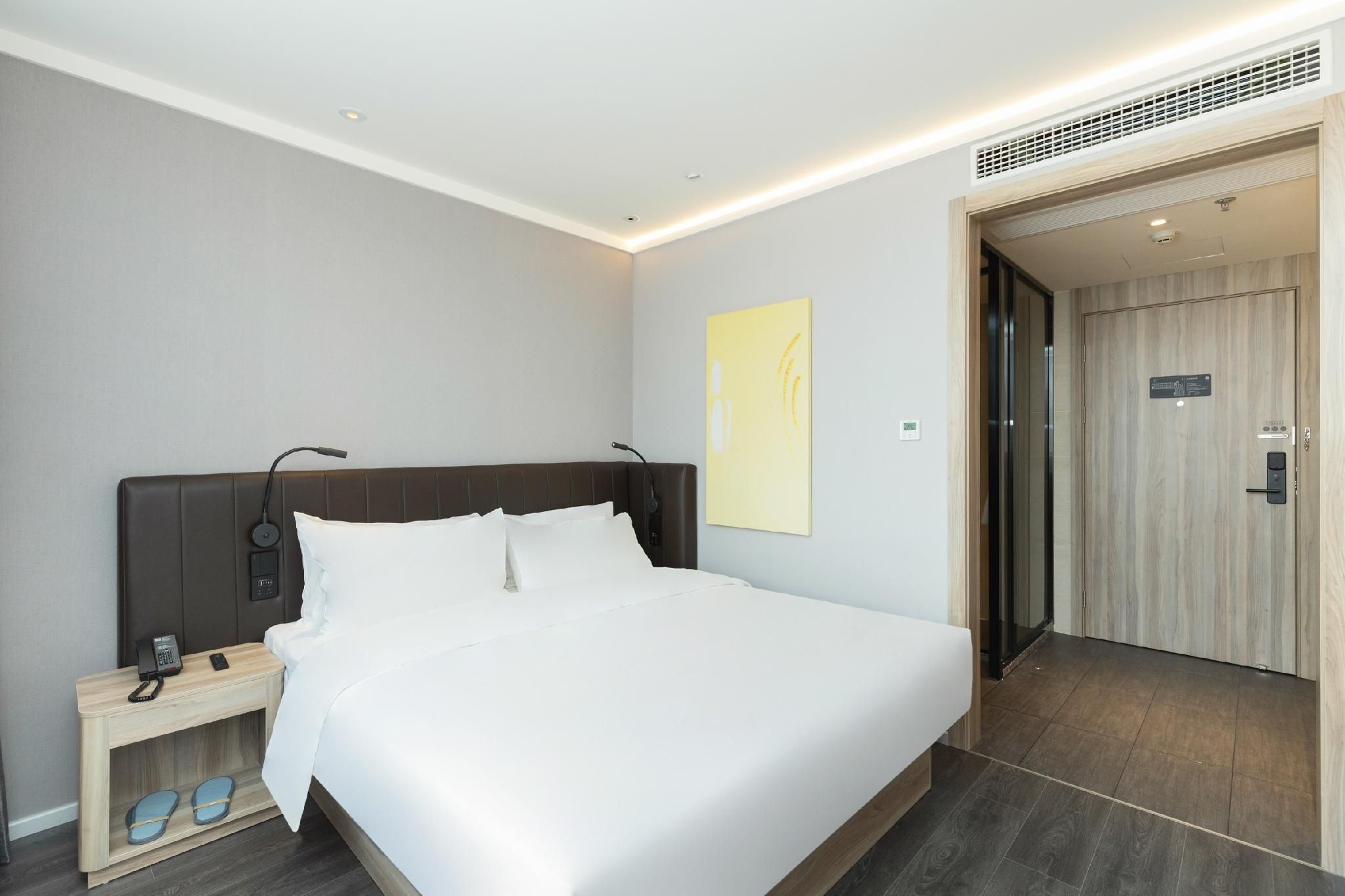 Huazhu - Room With Bed