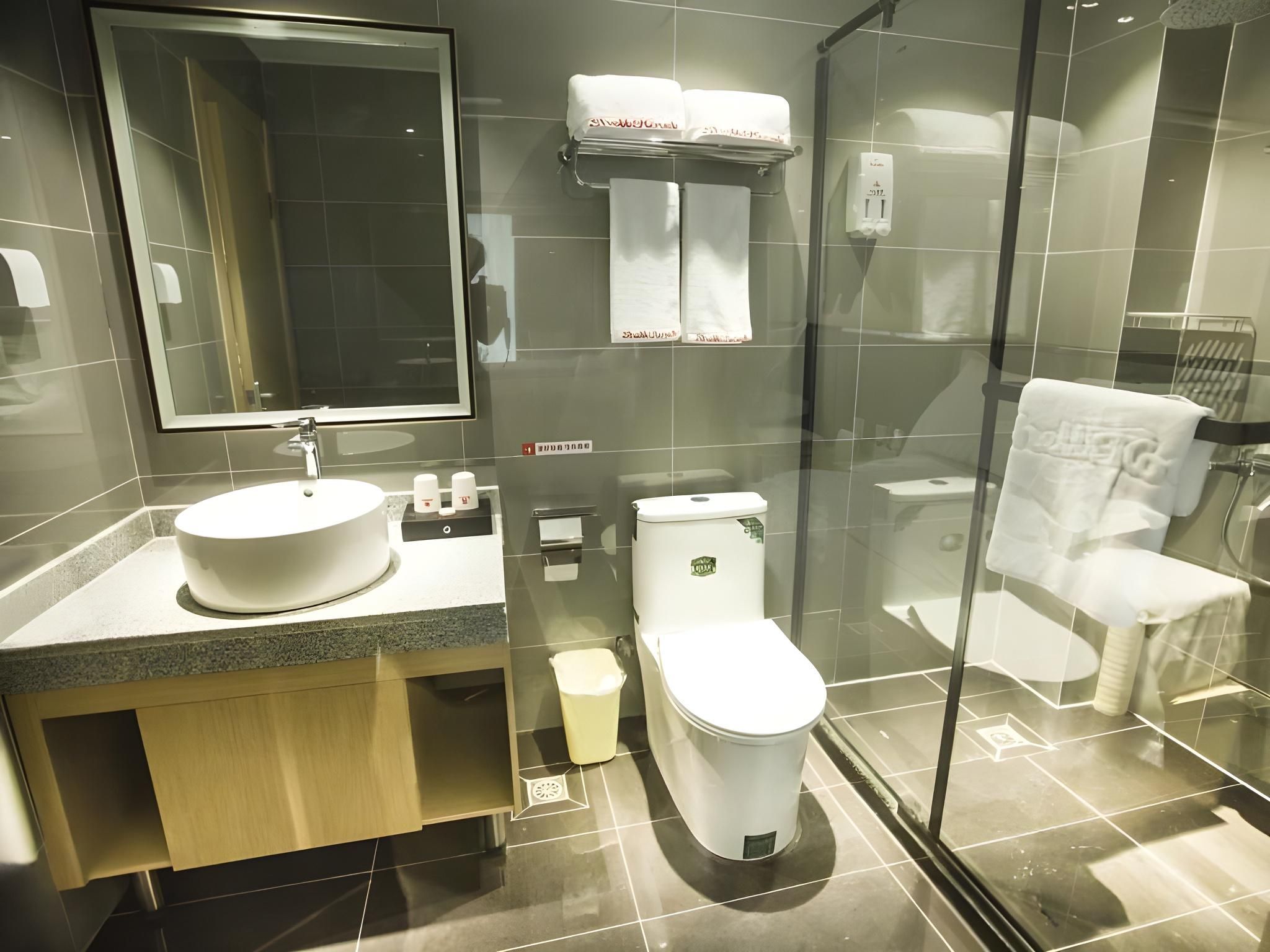 Feature Queen Room