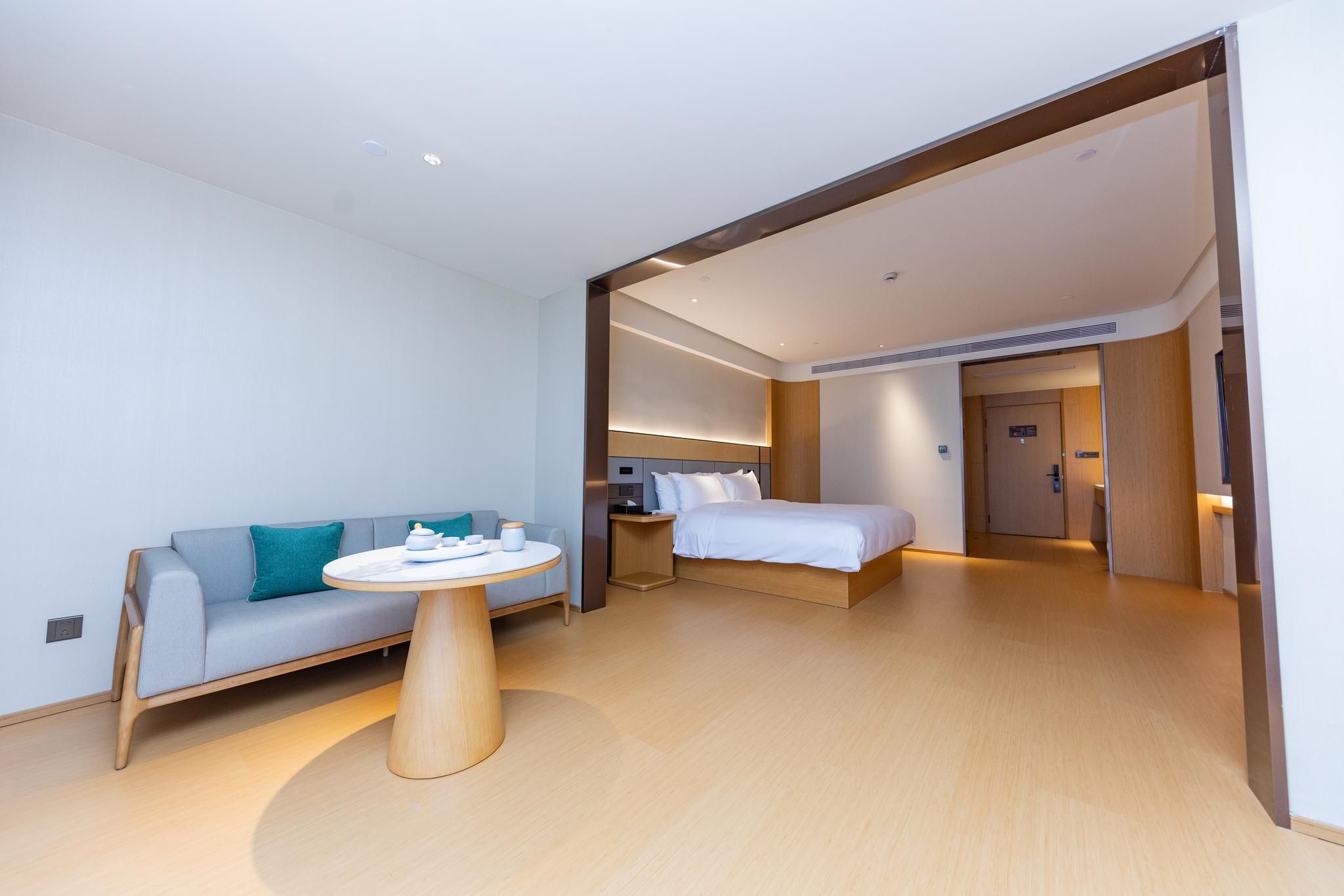 Business Queen Bed Room