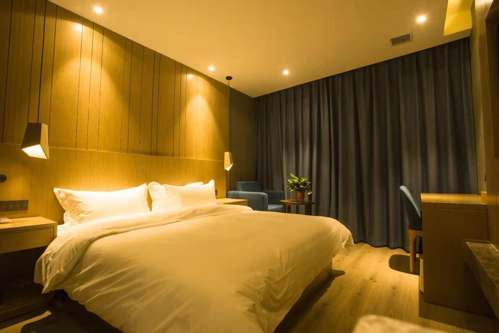 Huazhu - Room With Bed