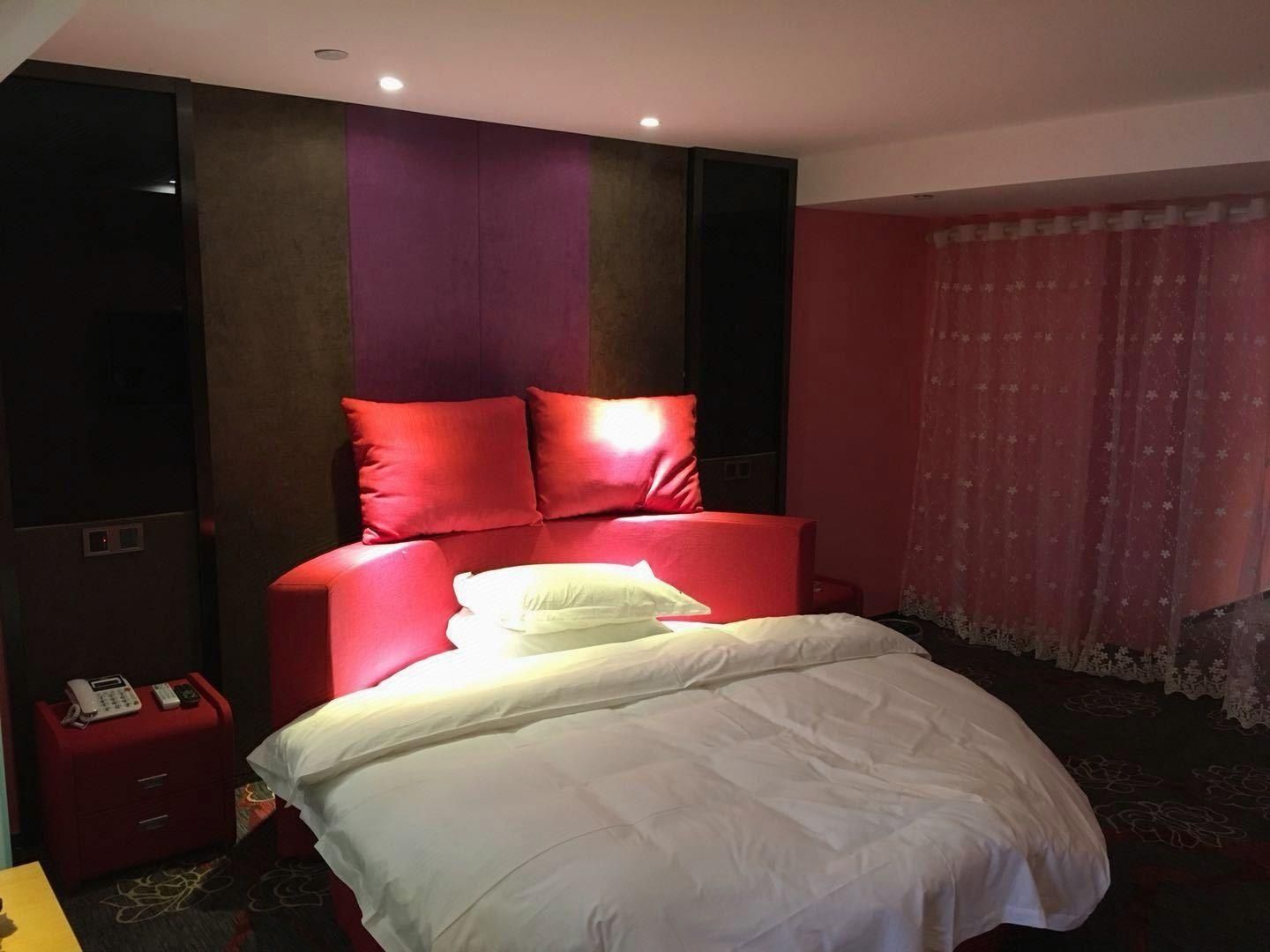 WH - Traditional Bed Room