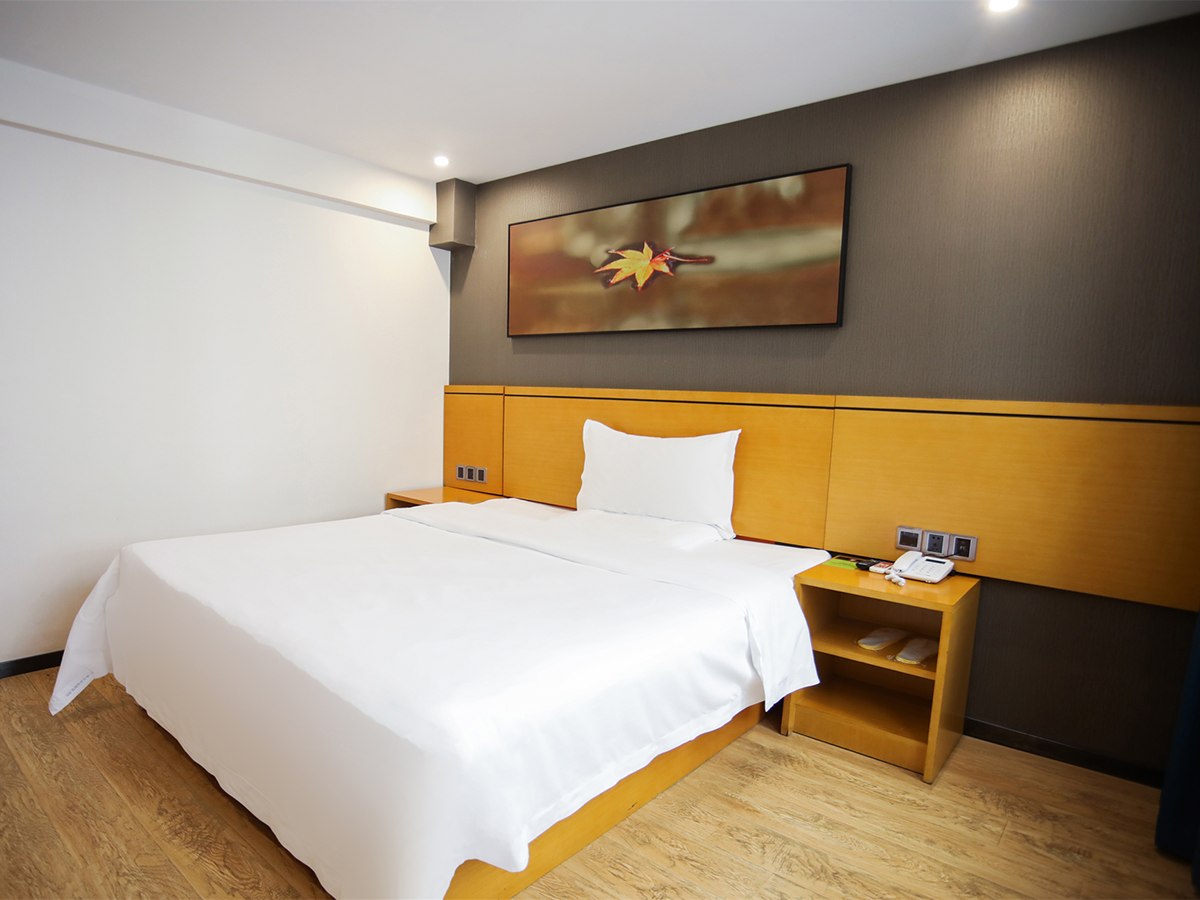 Economy Room