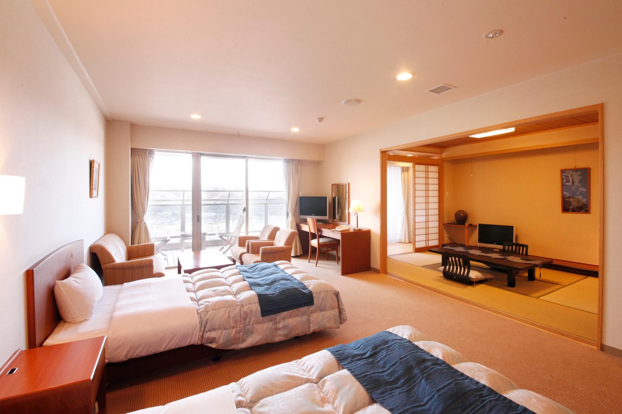 Japanese-Western Style Room with Open-Air Bath