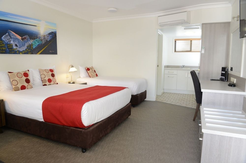 Large Studio Twin Room