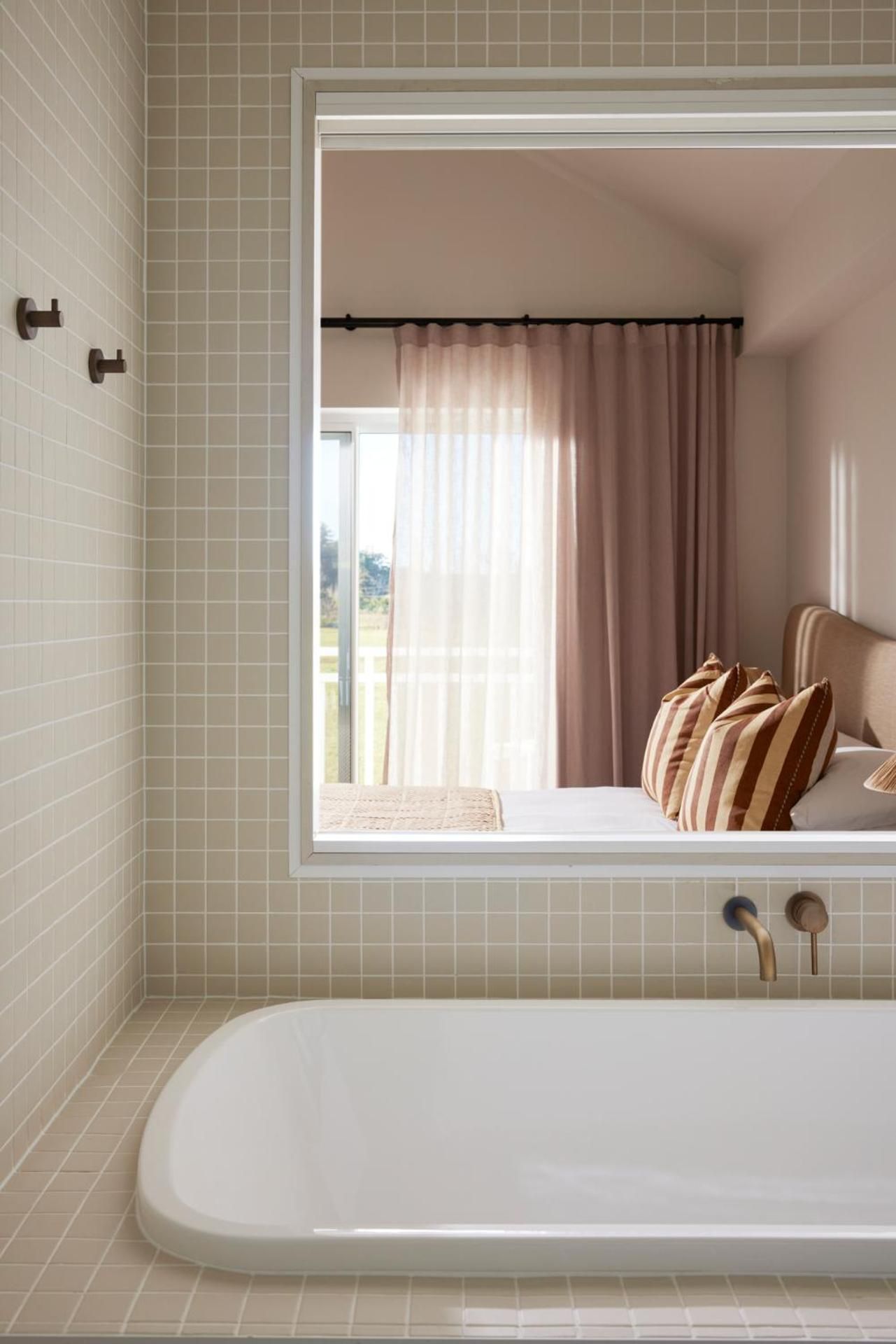 THE BERRY VIEW Deluxe Double Room with Bath 3