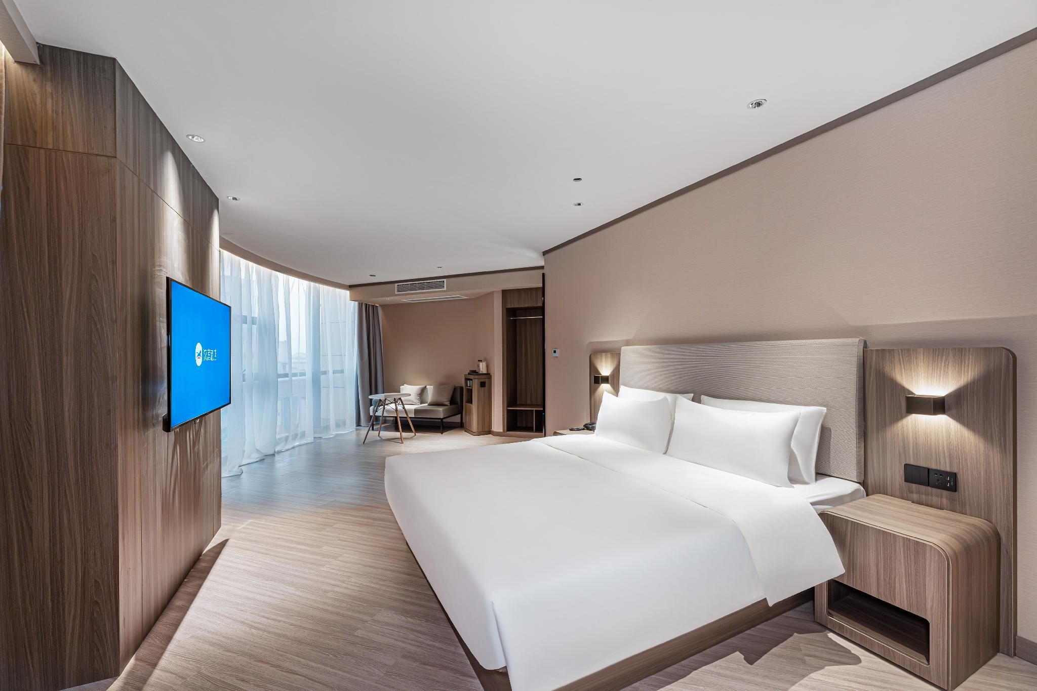 Landscape Queen Room