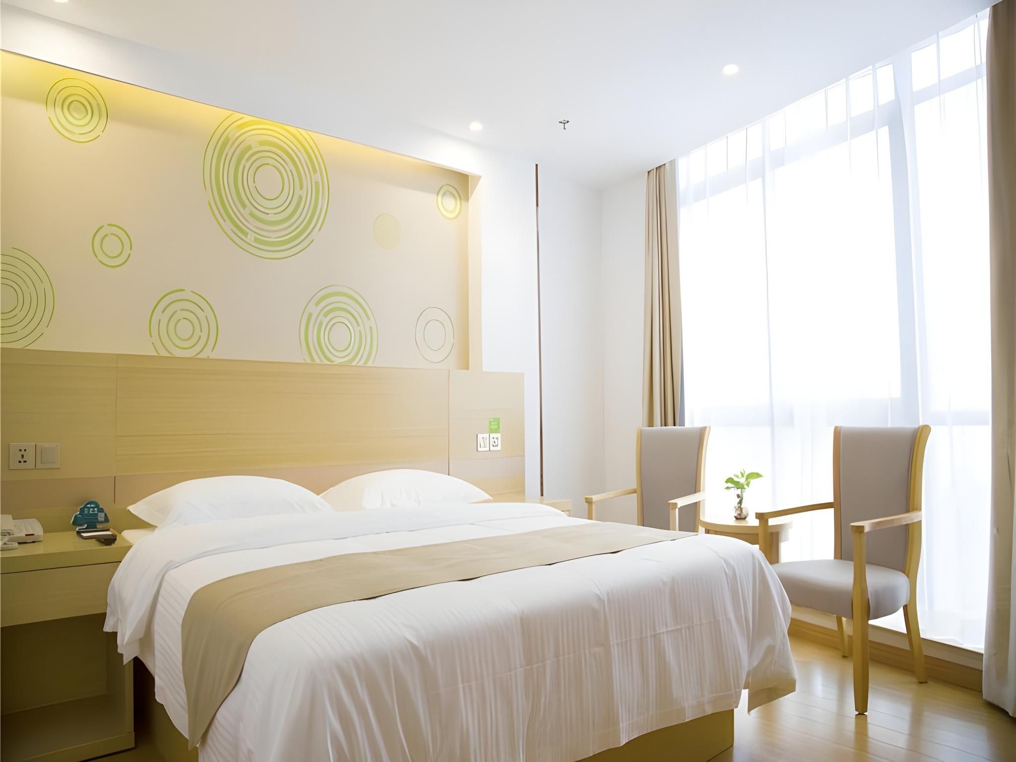 Business Queen Room