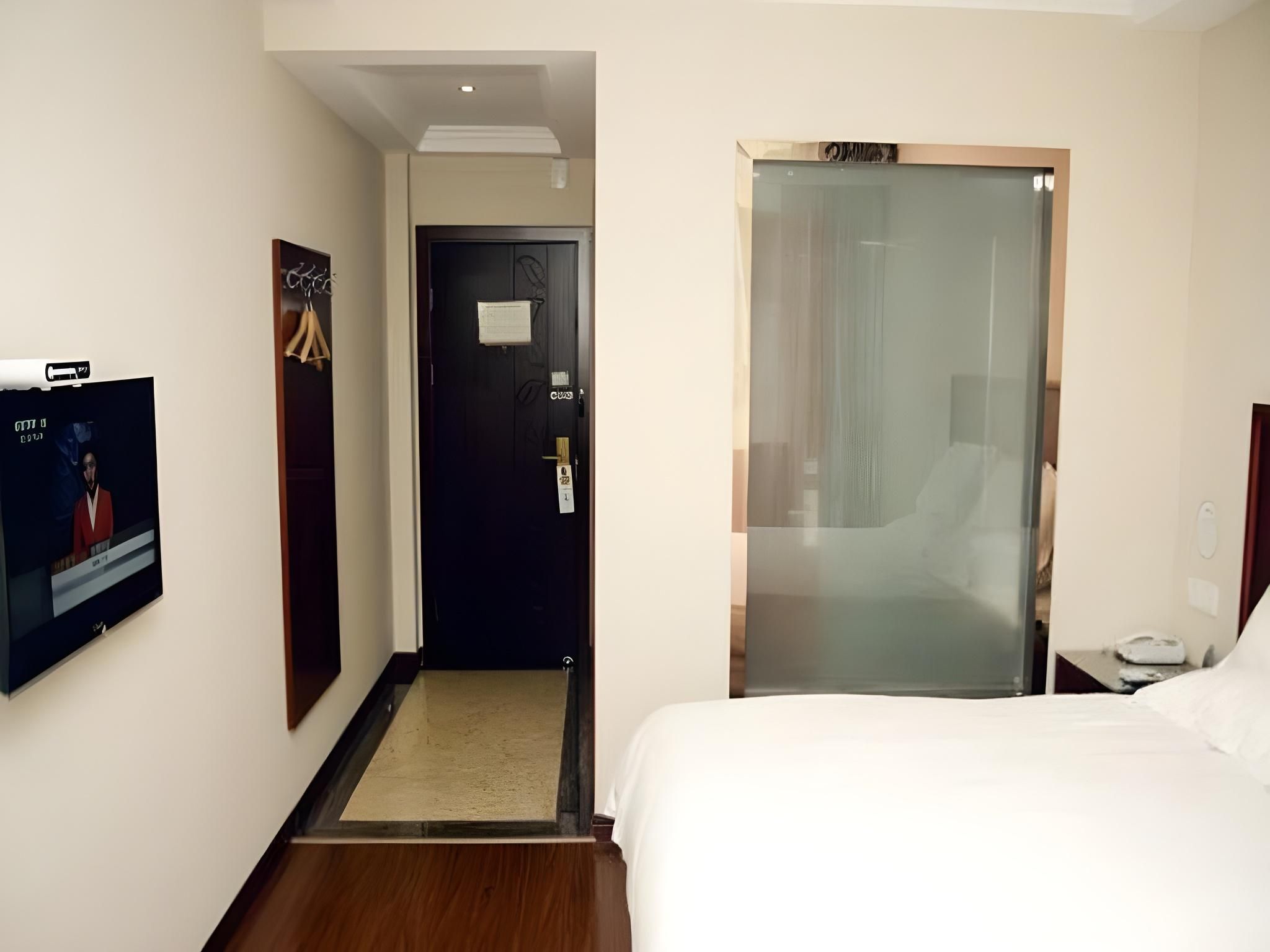 Queen Room A