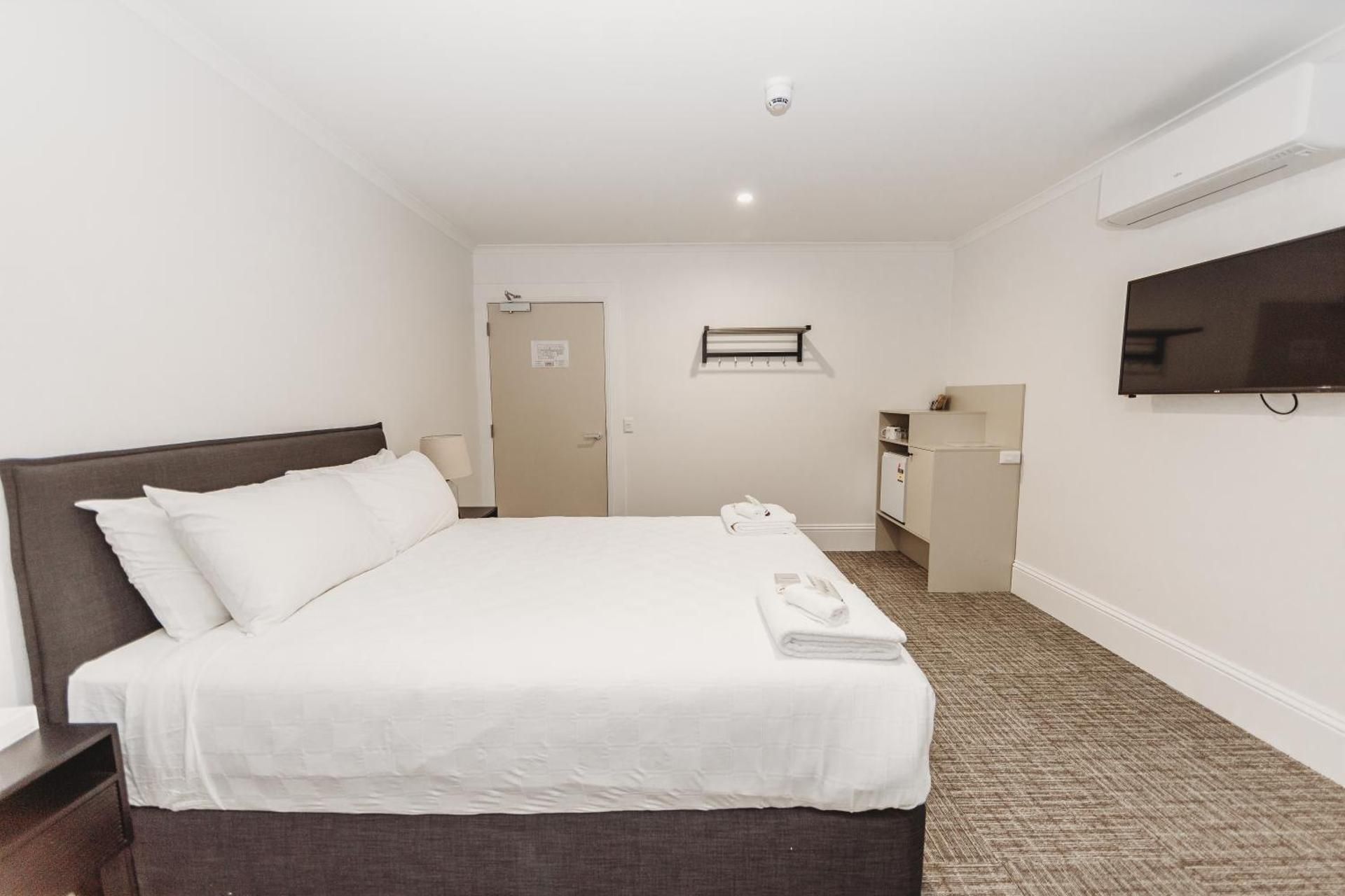 Deluxe Queen Room