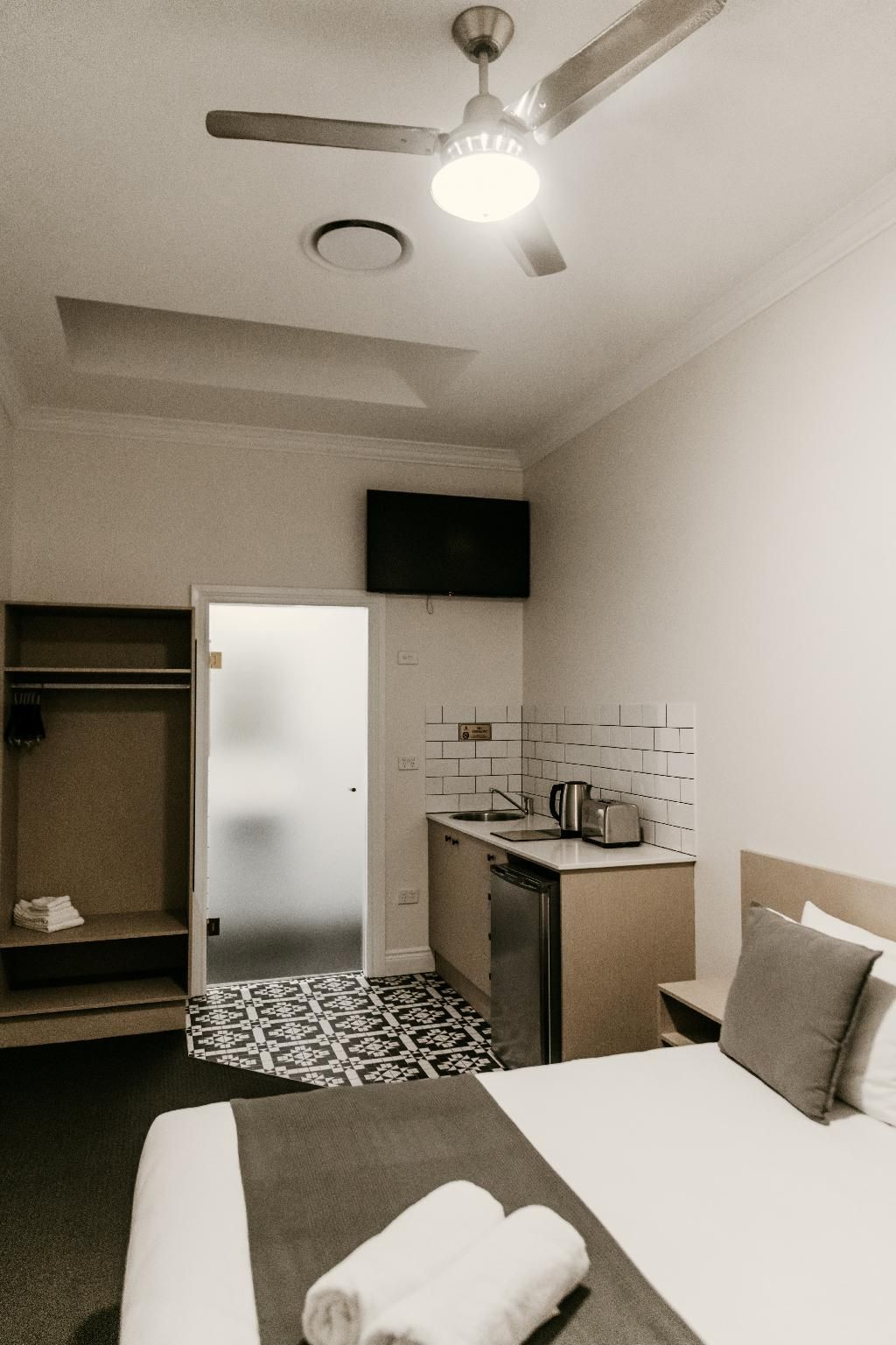 Interior Queen Room
