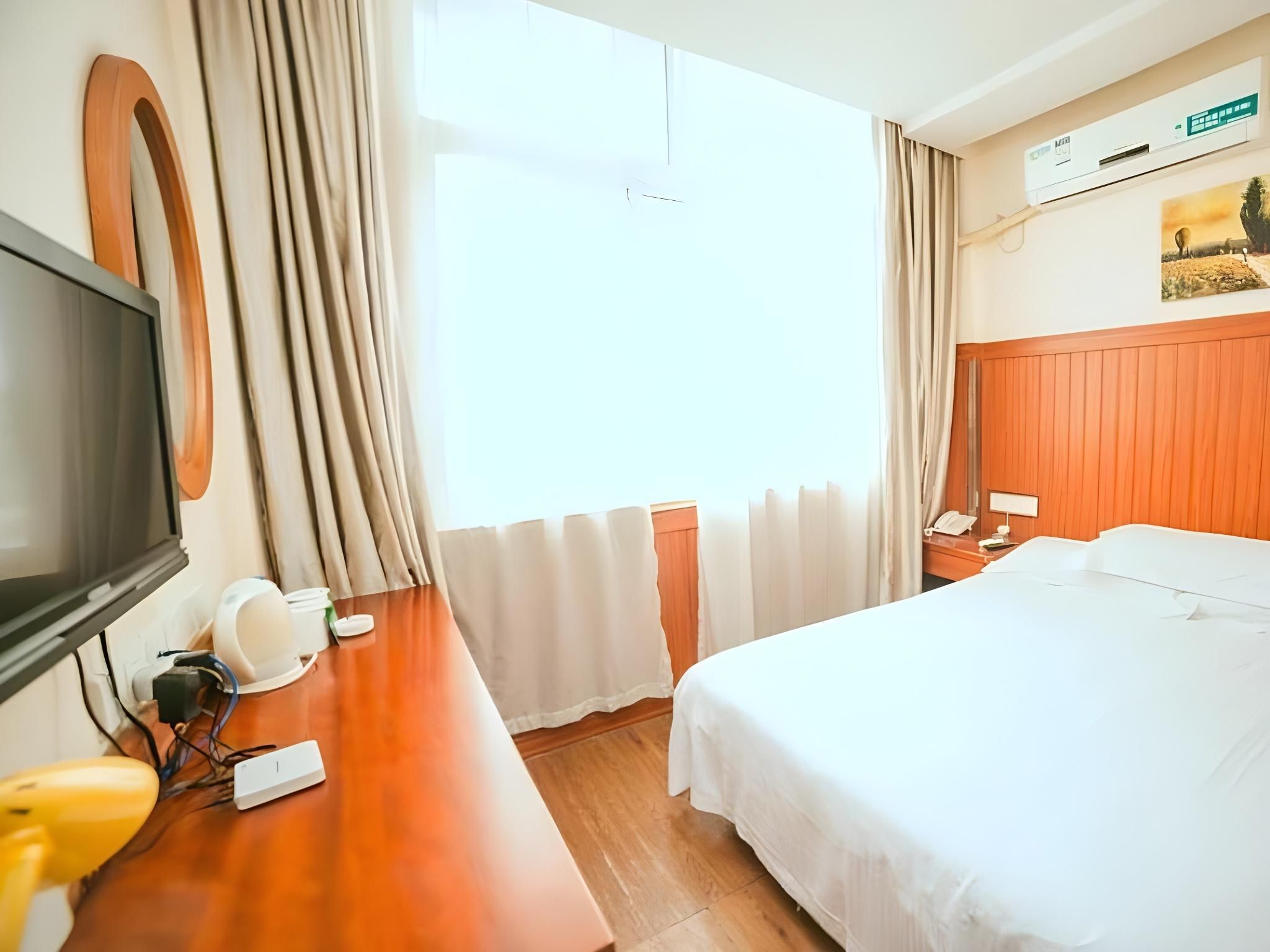 GTR - Guest Room with One 1.8M Bed