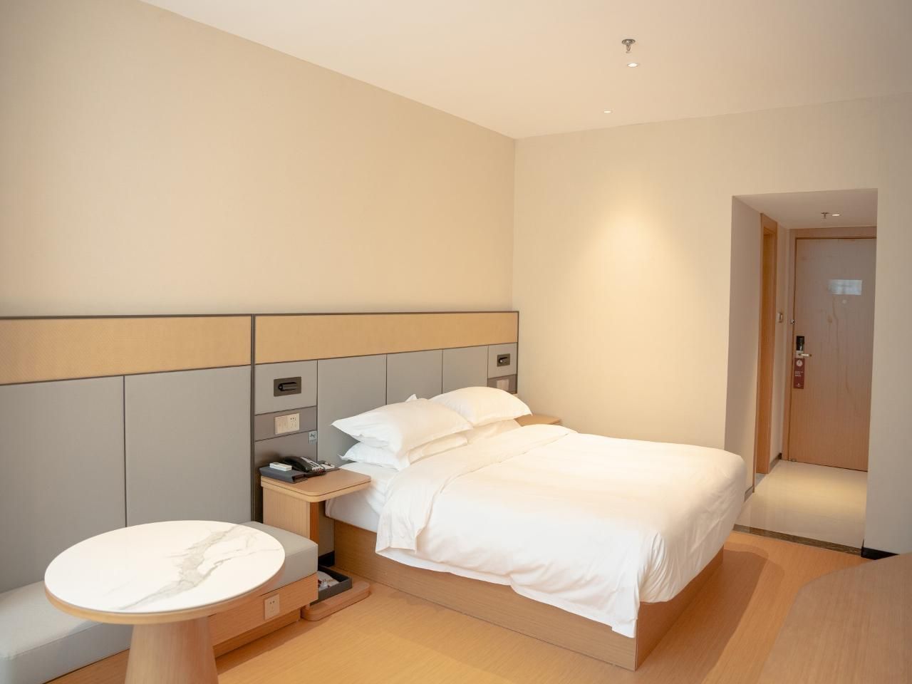 Dossen - Deluxe Bed Room