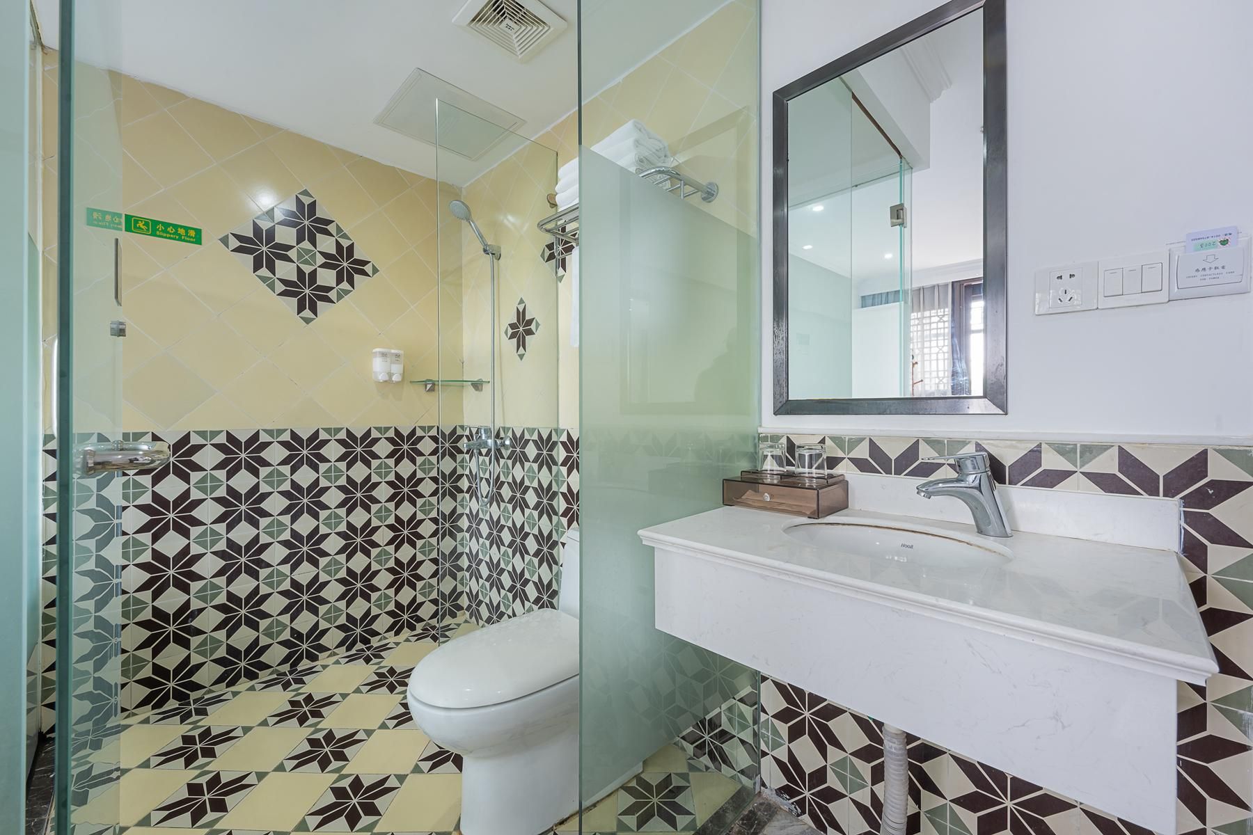 GTR - Guest Room with One 1.8M Bed