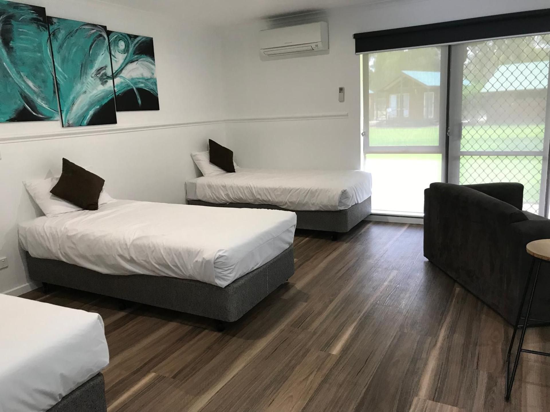 Deluxe Queen Suite