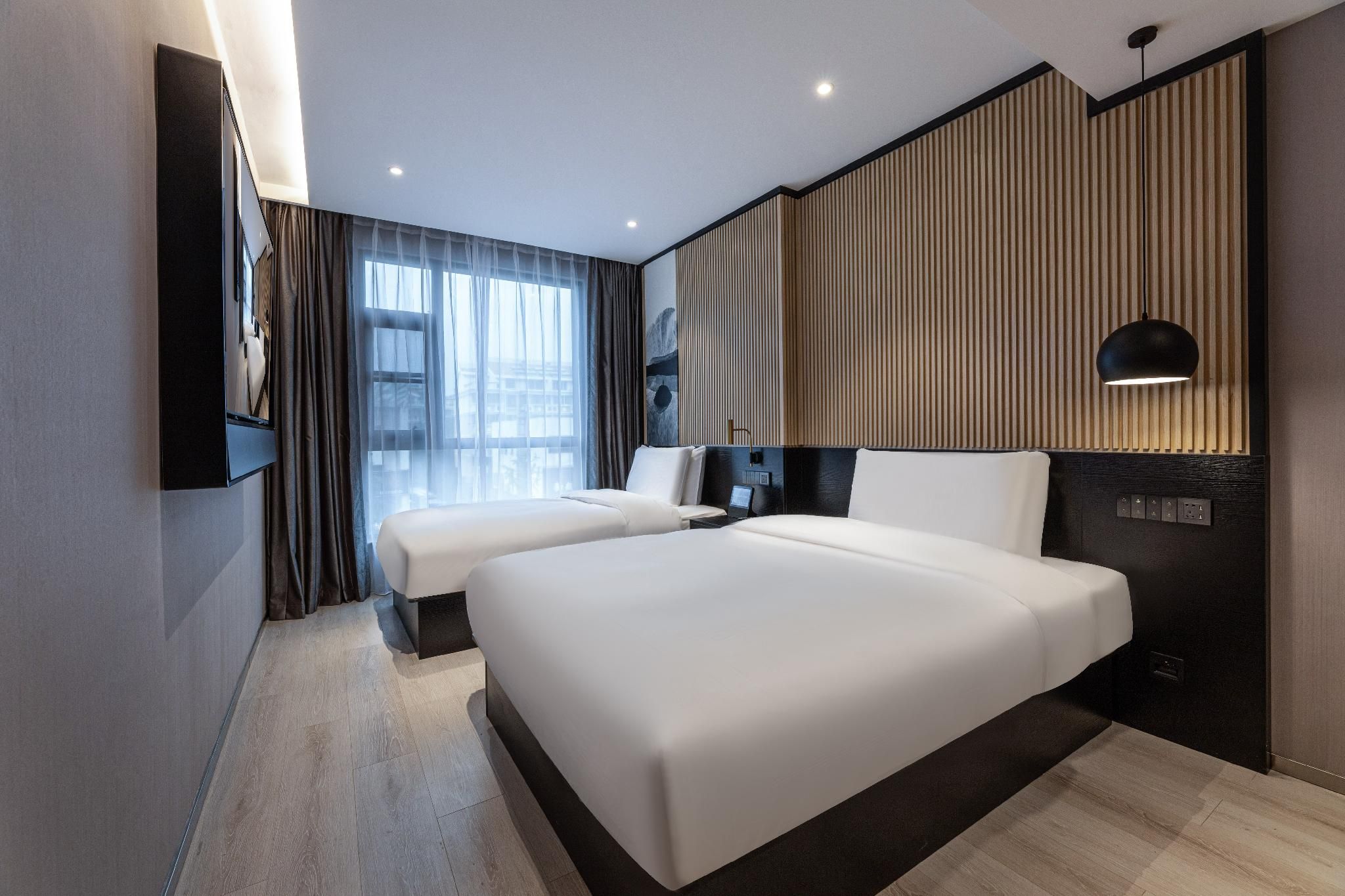 Huazhu - Bonding Room