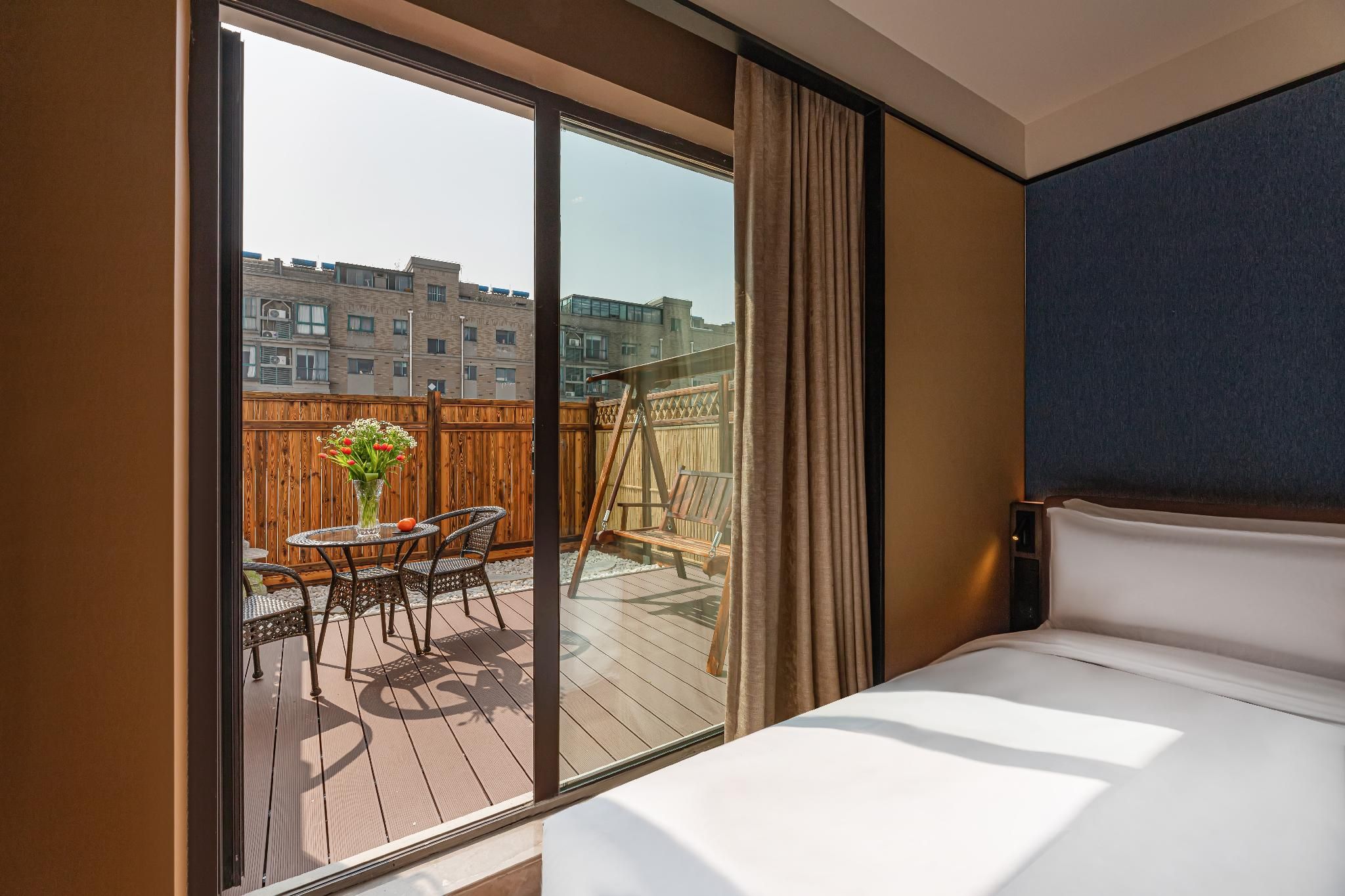 Huazhu - Garden Bed Room