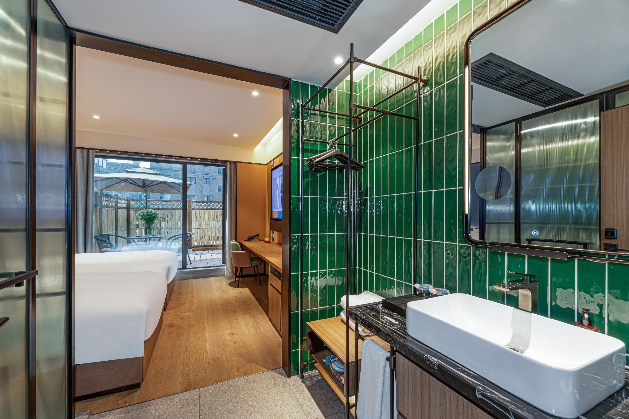 Huazhu - Courtyard Twin Room