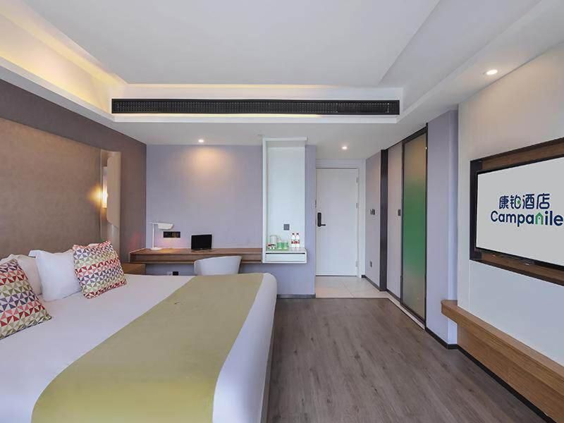 Deluxe Business Suite