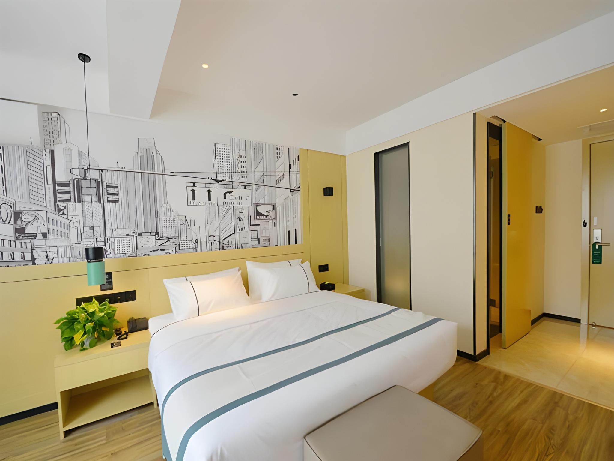 Business Queen Room