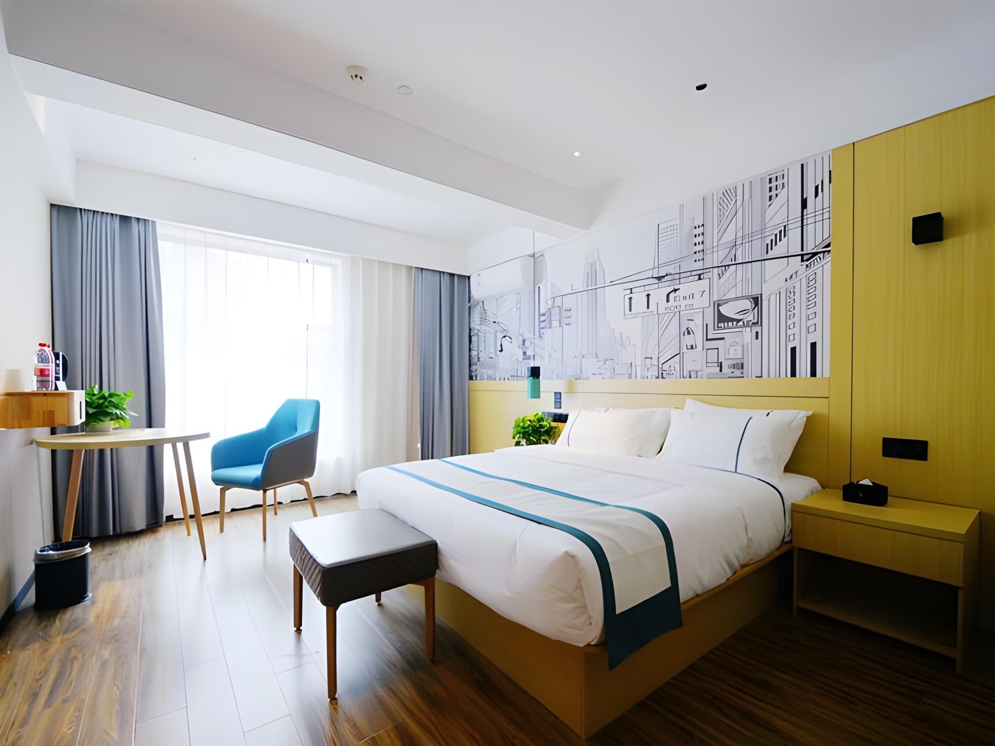 Business Queen Room
