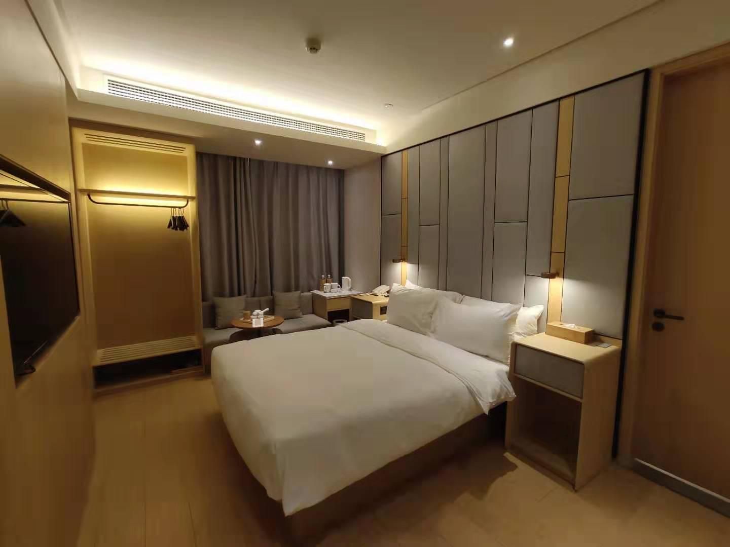 Huazhu - Room With Bed