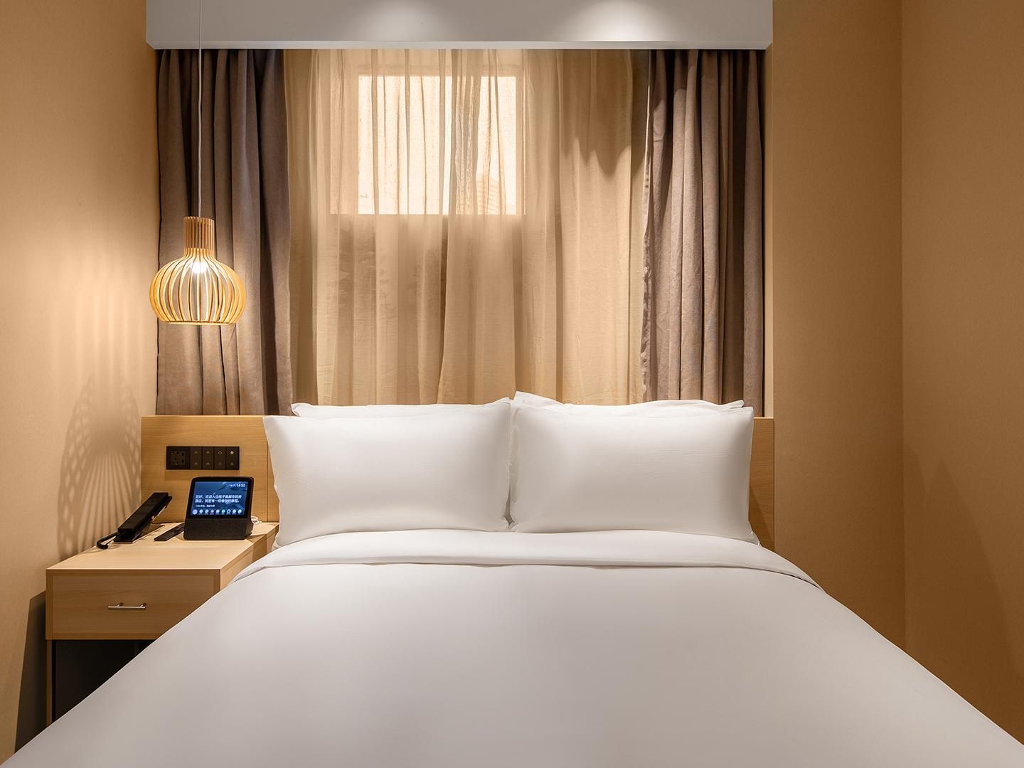 Hotel Queen Room