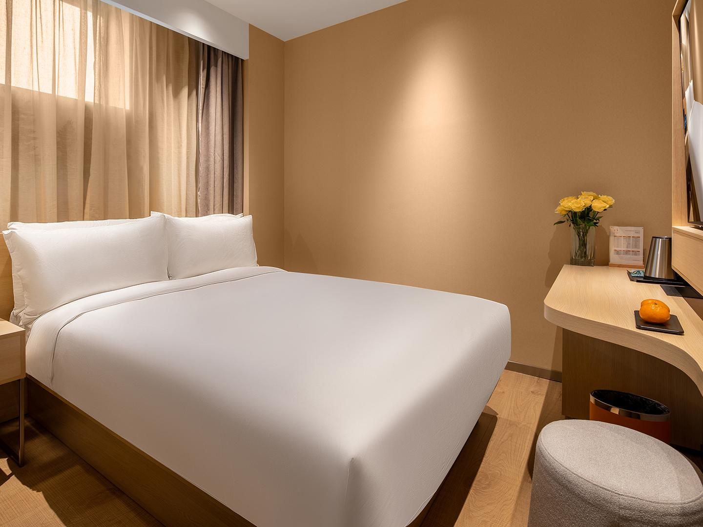 Hotel Queen Room