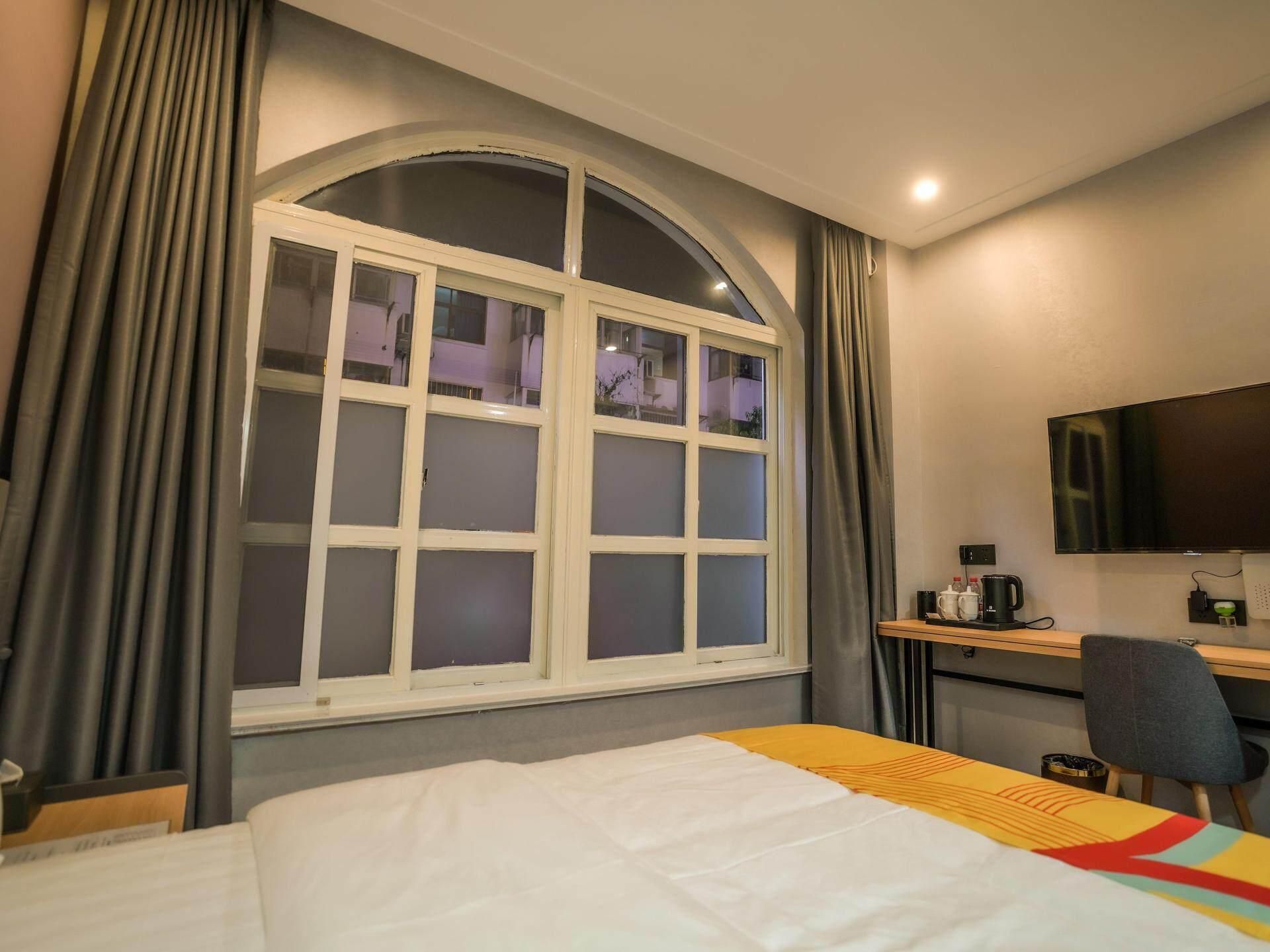 PAI Huixuan Bed Room