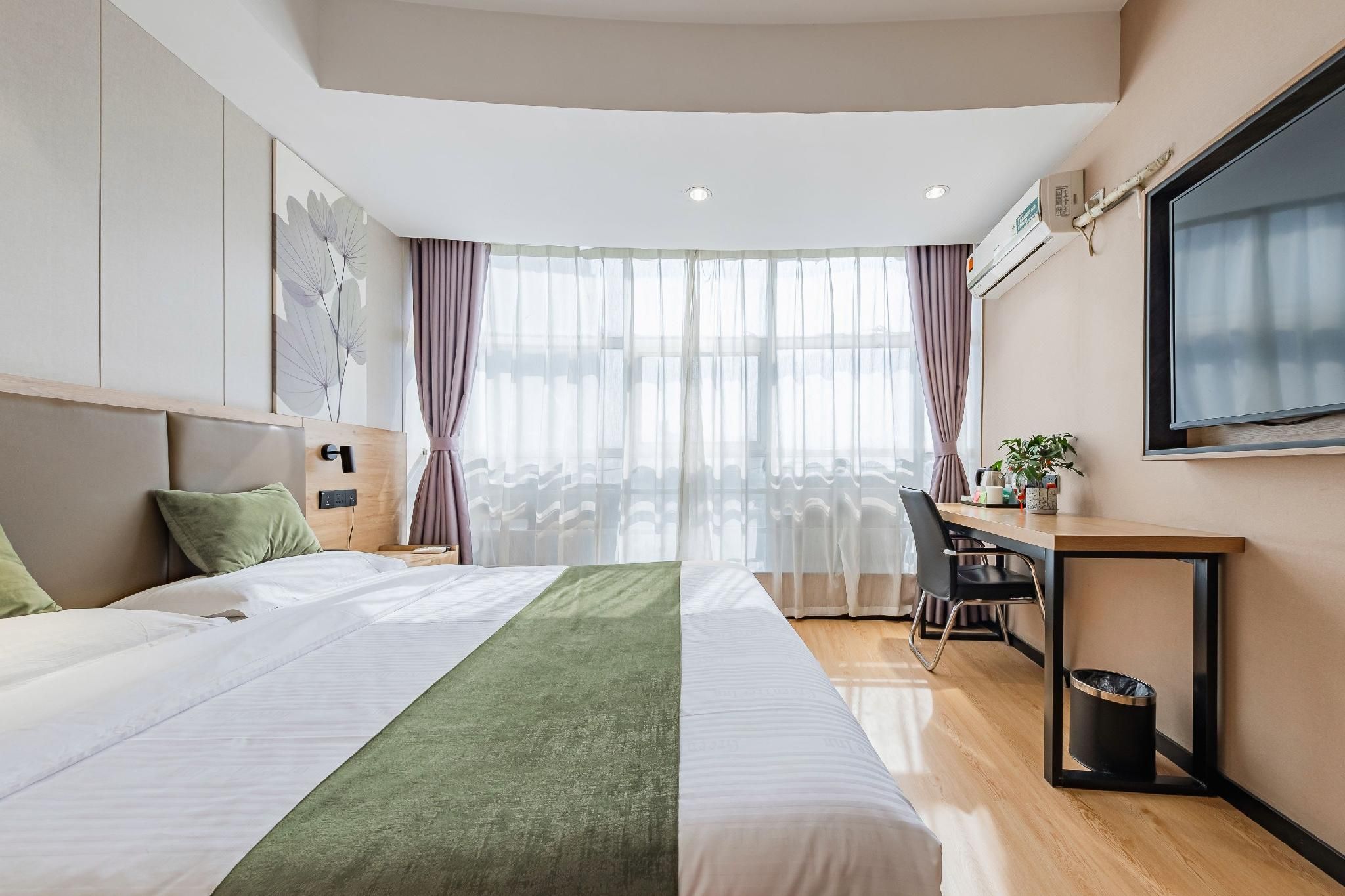 Business Queen Room
