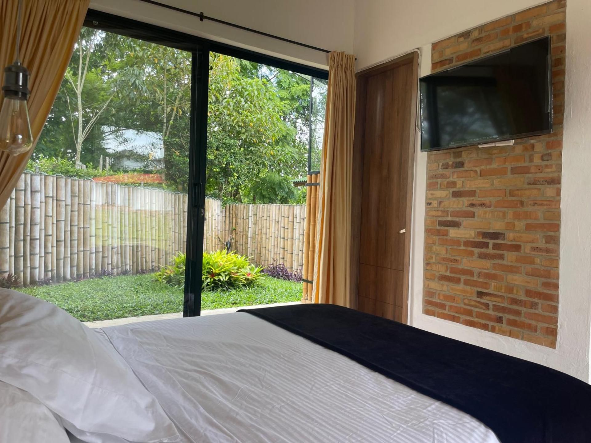 Ecohotel Alma Deluxe Double Room with Bath 2