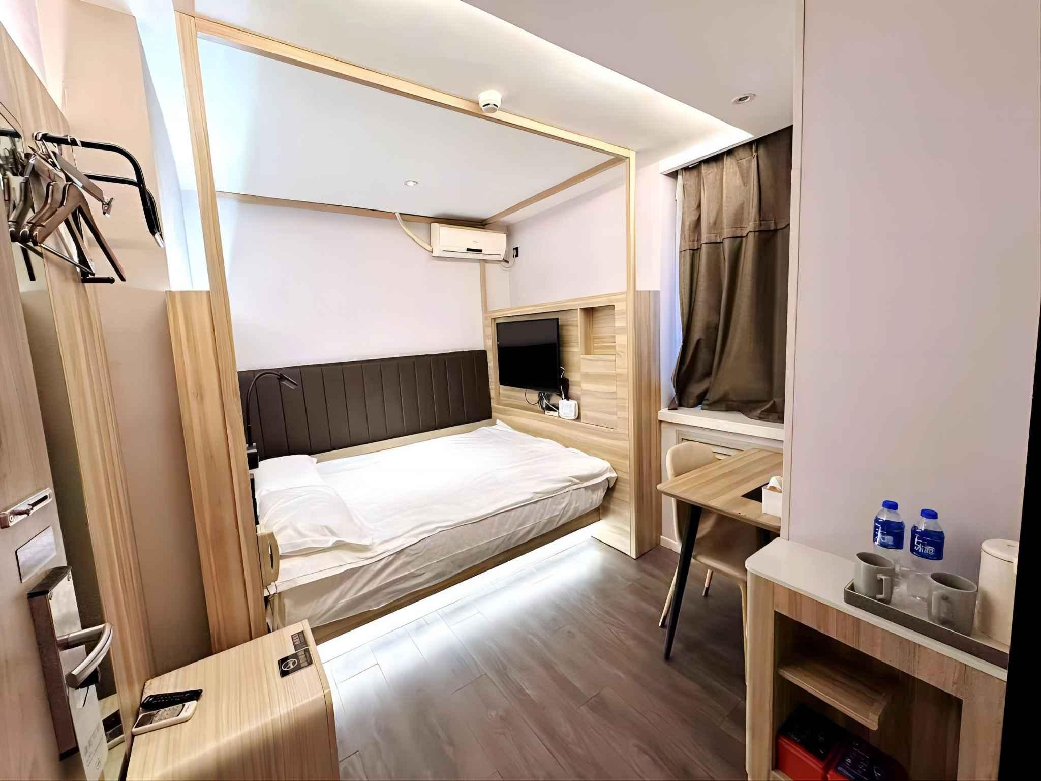 Queen Room A