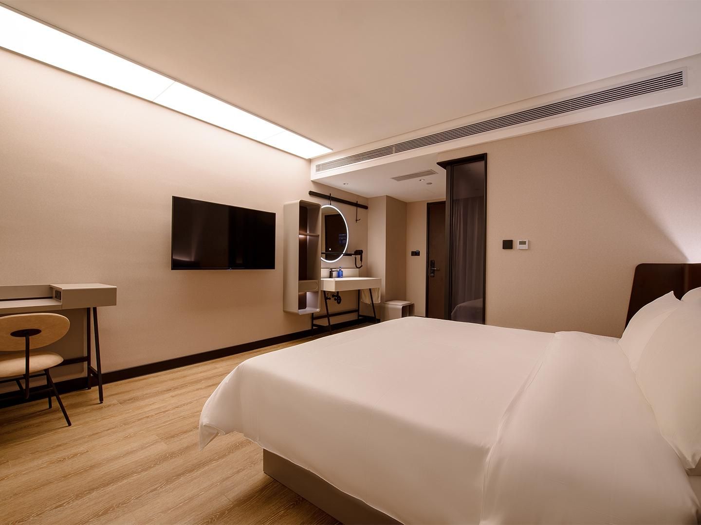 Huazhu - Room With Bed