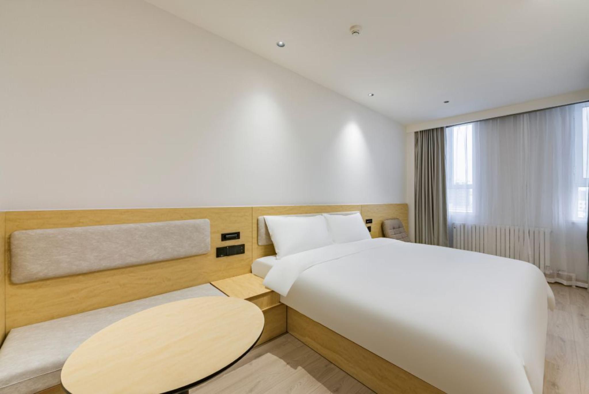 Featured Audio-Visual Queen Room