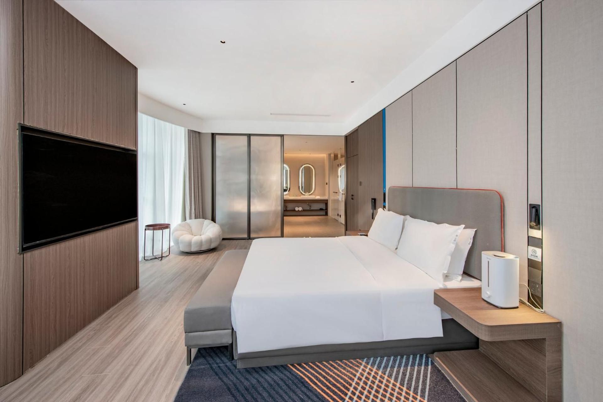 One-Bedroom Suite with City View