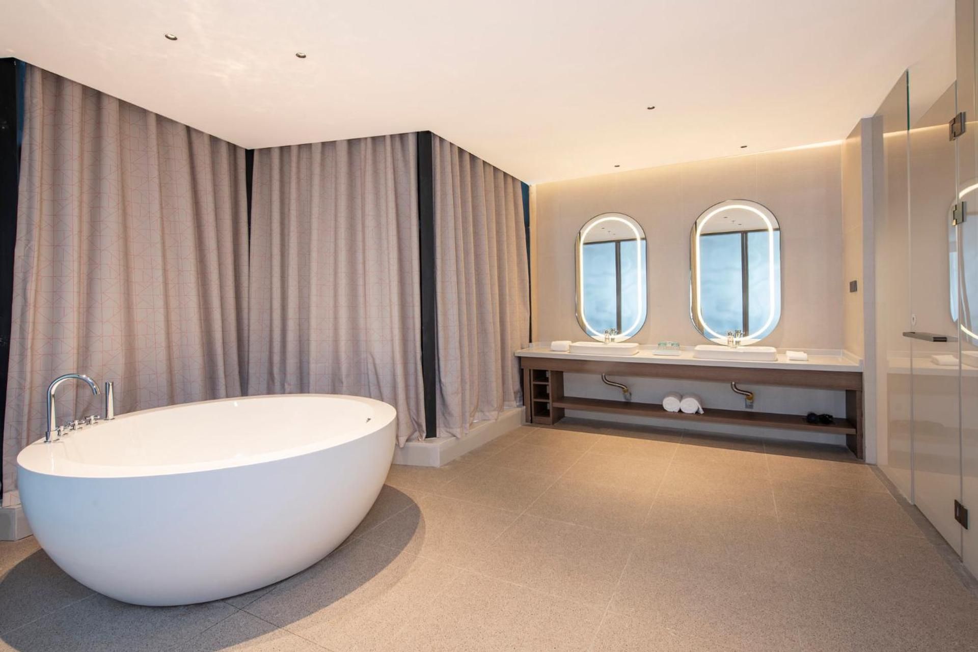 One-Bedroom Suite with City View