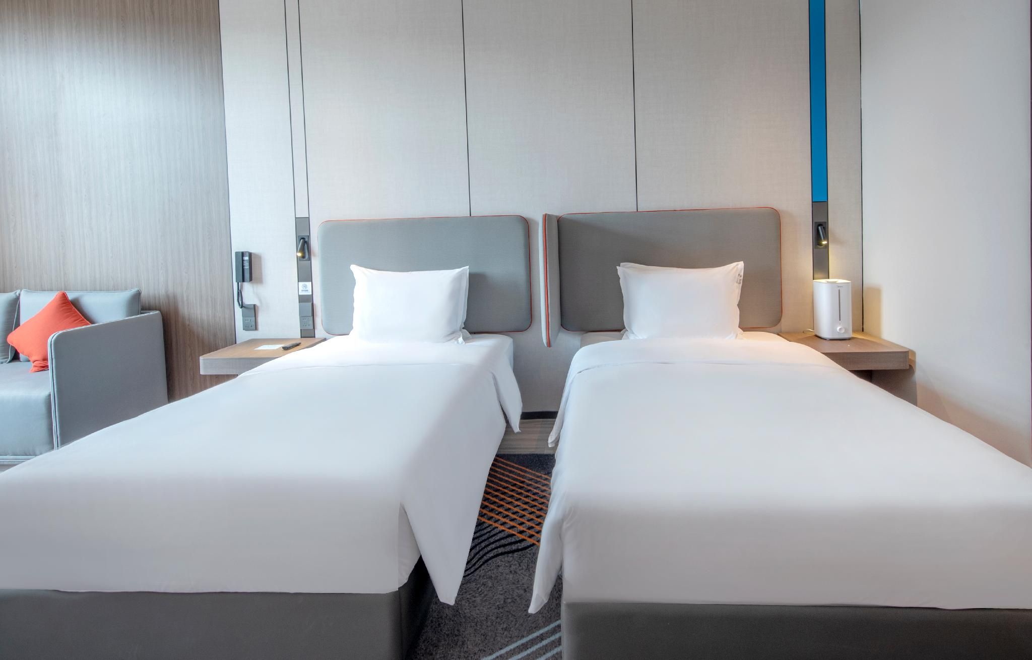 Hollywood Twin Standard