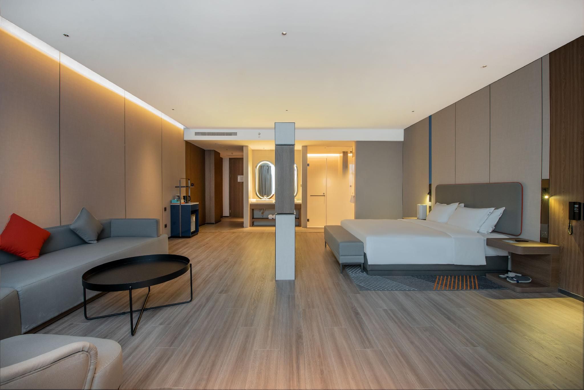 Holiday Inn Express Yinchuan Lanxi Valley Plaza By IHG 1 King Bed Suite City View 3