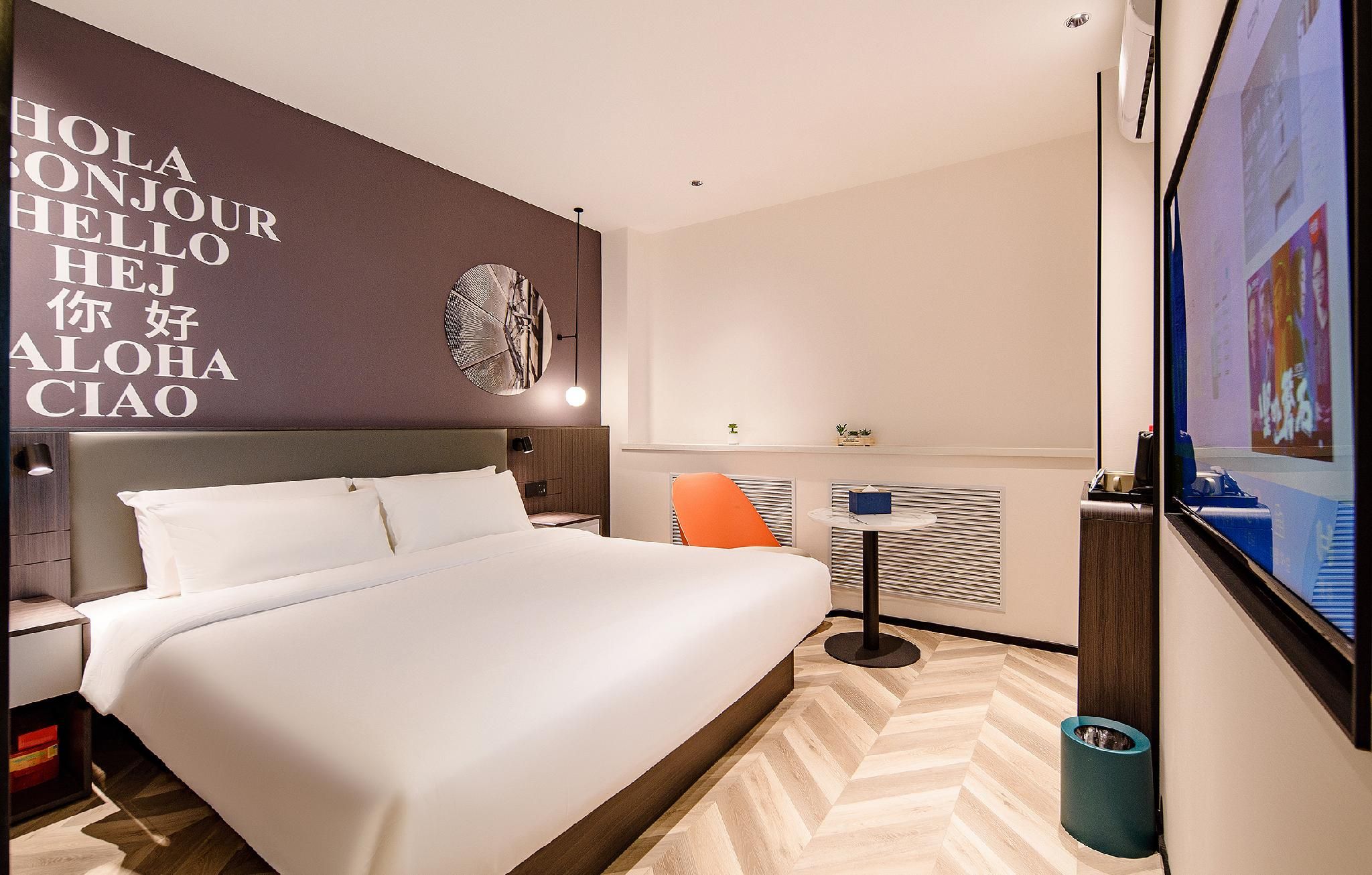 Huazhu - Room With Bed