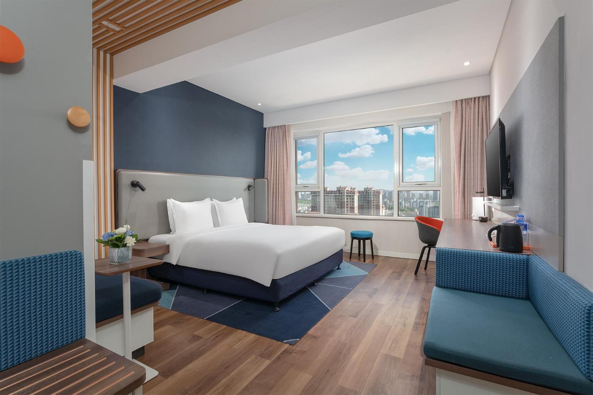 Standard King Room with City View