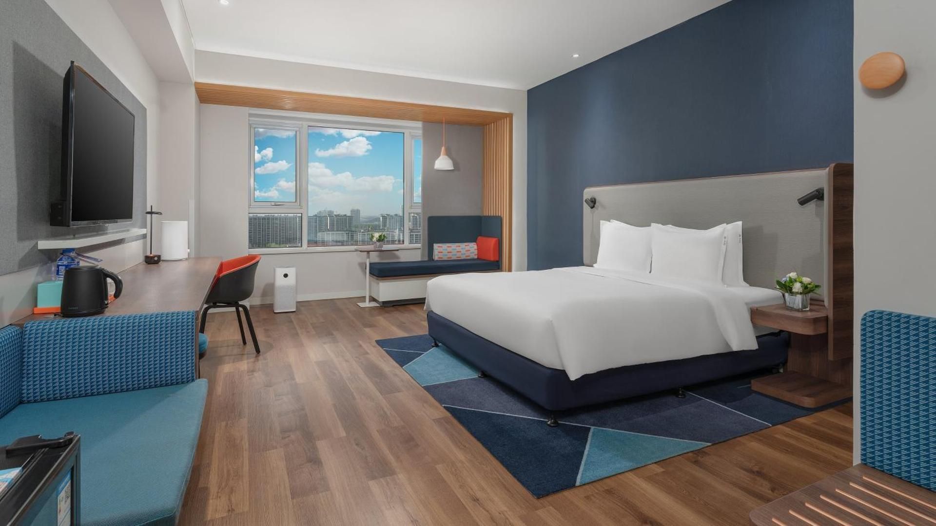 Standard King Room with City View