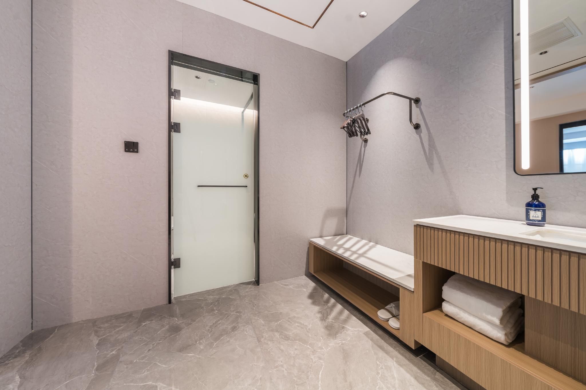 Huazhu - Deluxe Suite